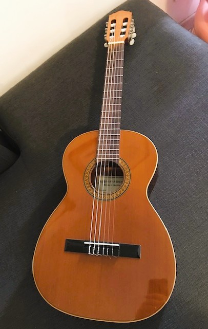 Guitare classique 3/4 fabriquée en Espagne - bois massif