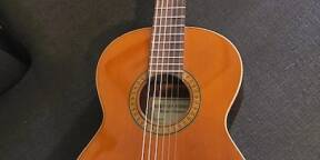Guitare classique 3/4 fabriquée en Espagne - bois massif