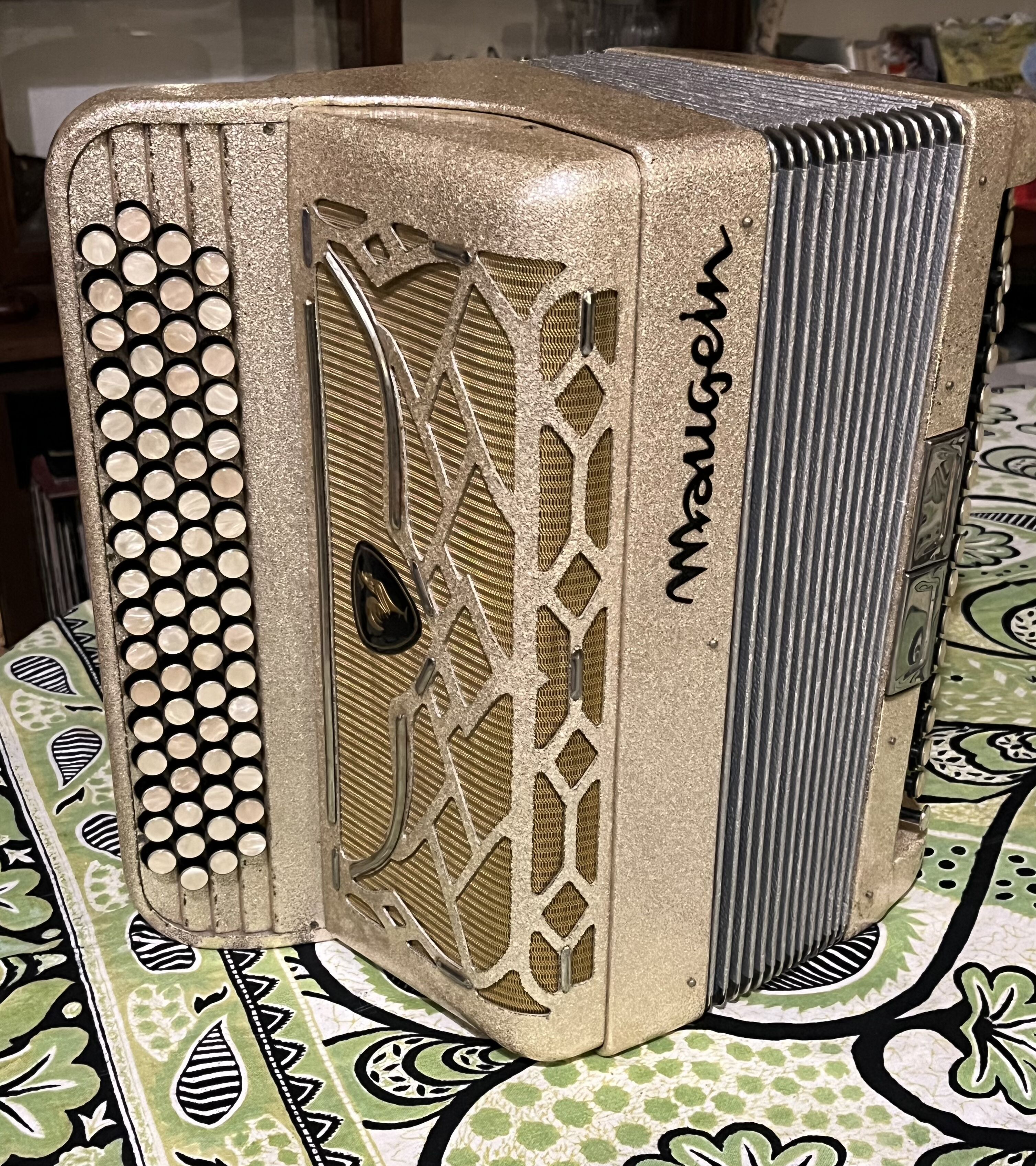 RARE ! Vends Harmonéon Maugein à basses chromatiques.