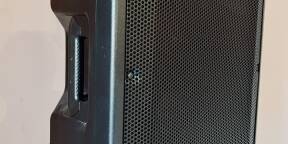 VENDS 2 ENCEINTES YAMAHA DBR 12 AVEC HOUSSES