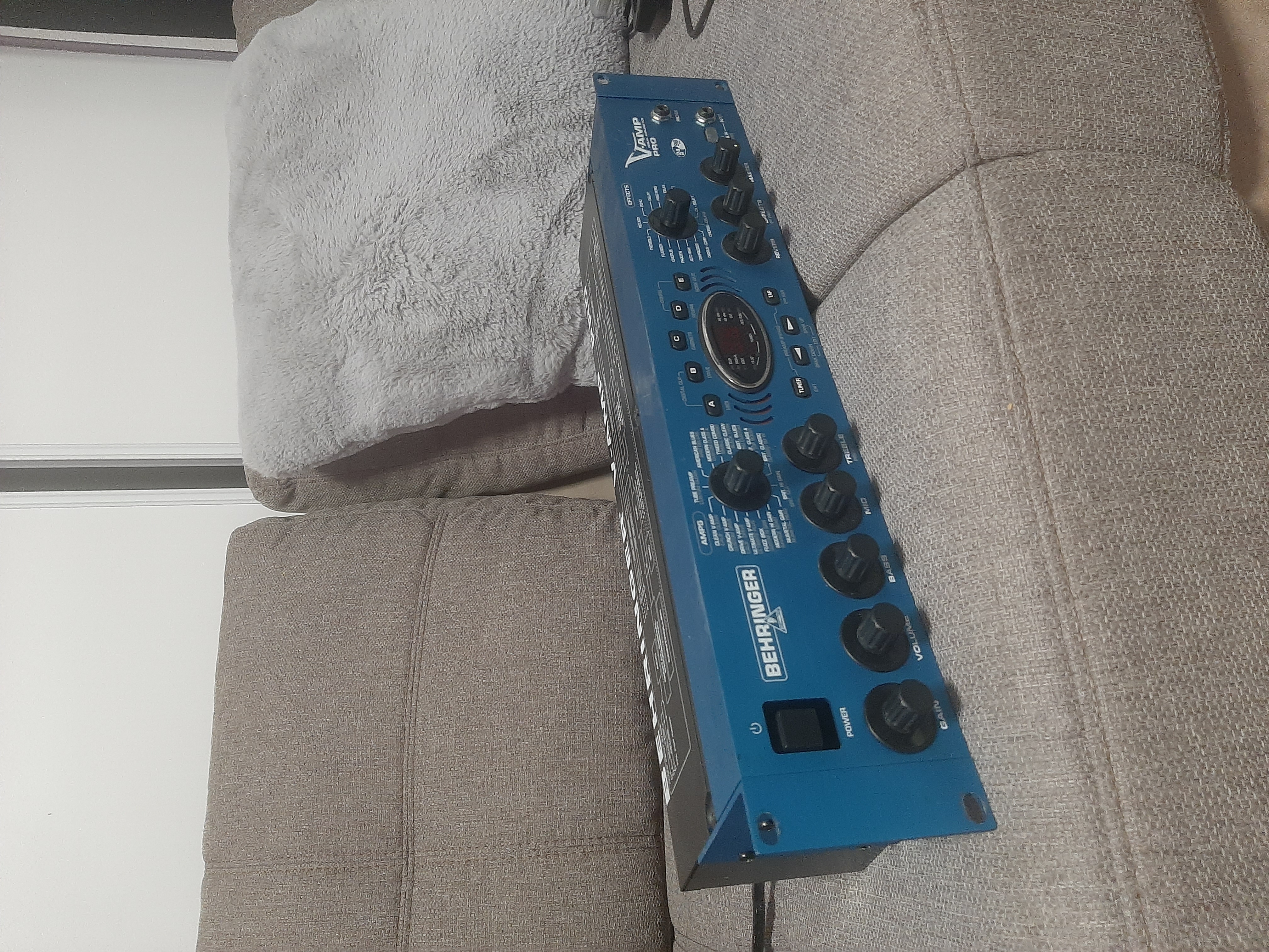 Behringer Vamp bleu 