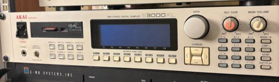 Vends AKAI S3000XL + ZuluSCSI