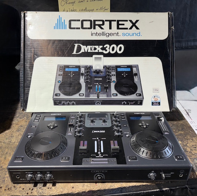 Cortex-pro dmix 300 Cortex-pro dmix 300, pour les nostalgique ( qui on encore un ipod)