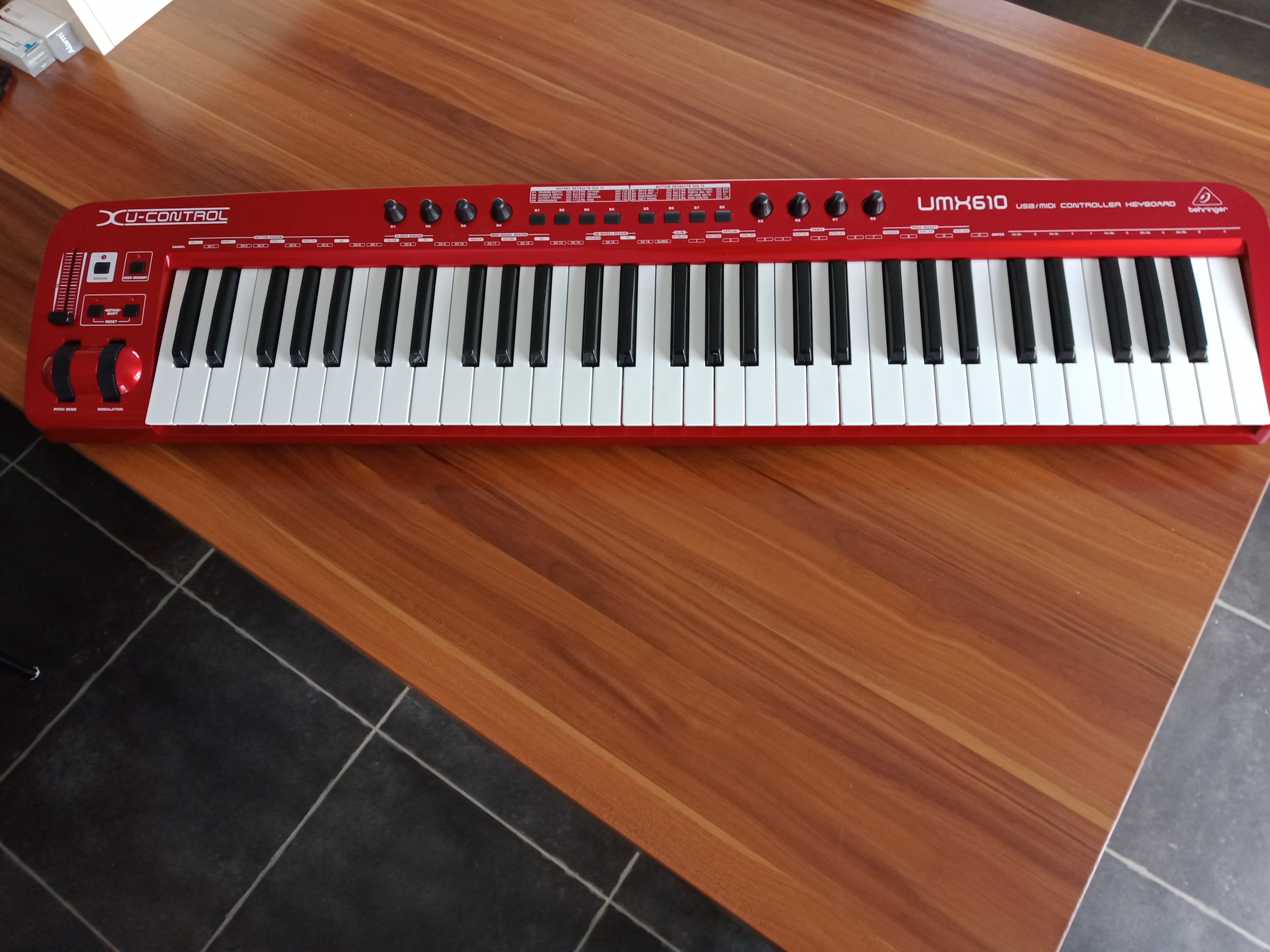 Vend clavier maître Behringer UMX610