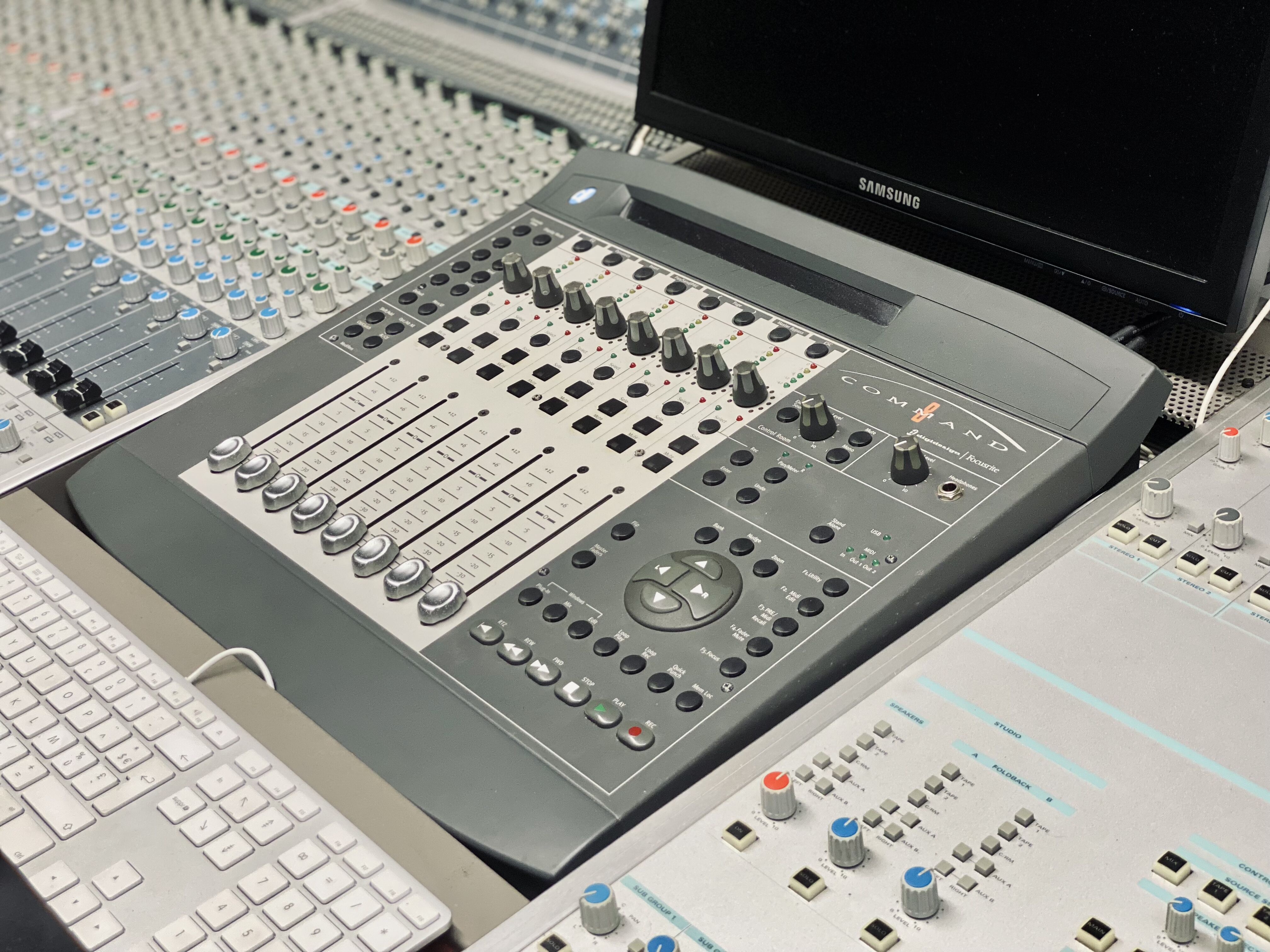 Digidesign Command 8 pour DAW et Plugins Pro tools cubase etc ....