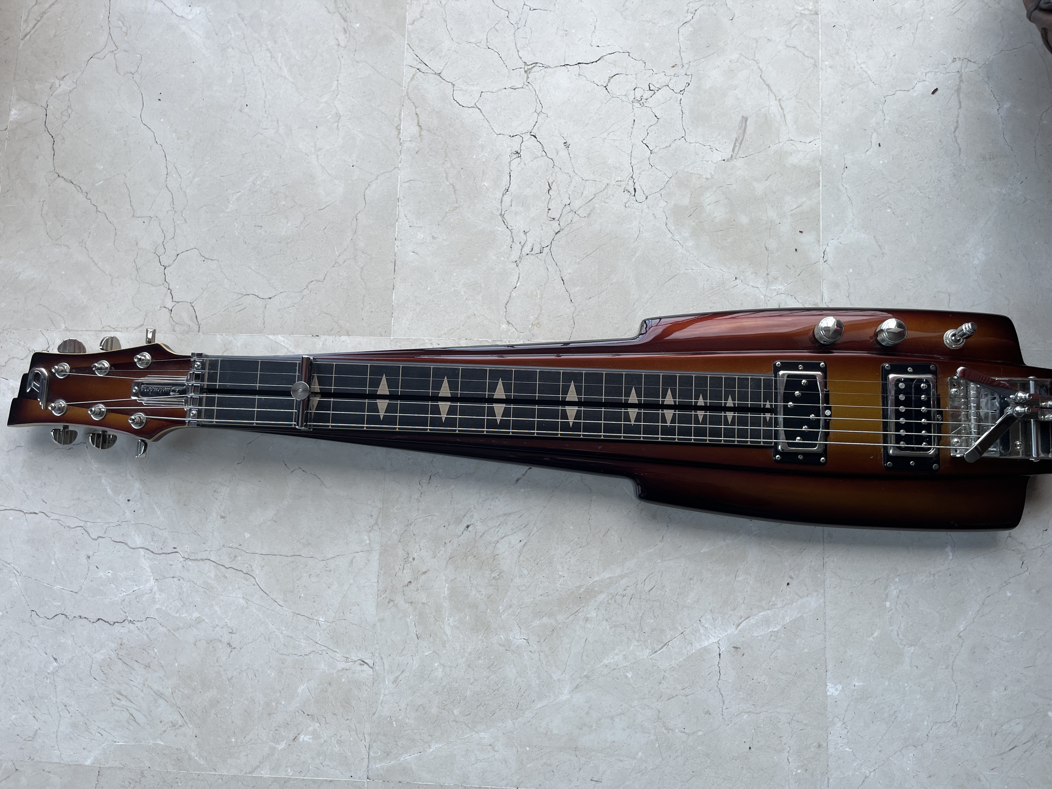 Vends LAP STEEL DUESENBERG Fairytale sunburst