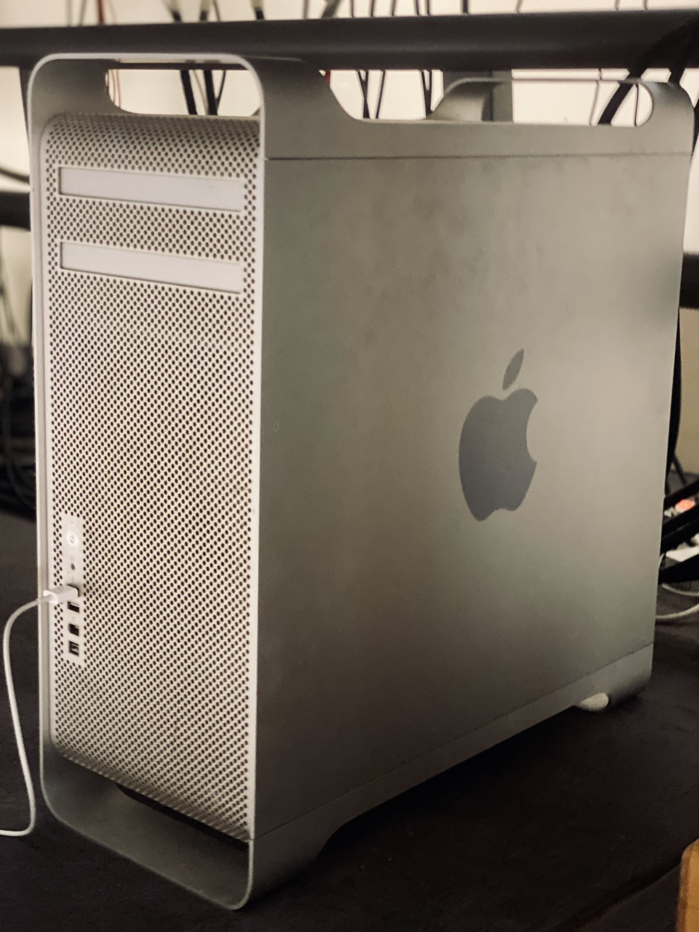 Mac Pro 2009 Intel Quad-Core, 16go RAM , HDD 8To + écran Cinema Display HD 24" + clavier et souris Apple