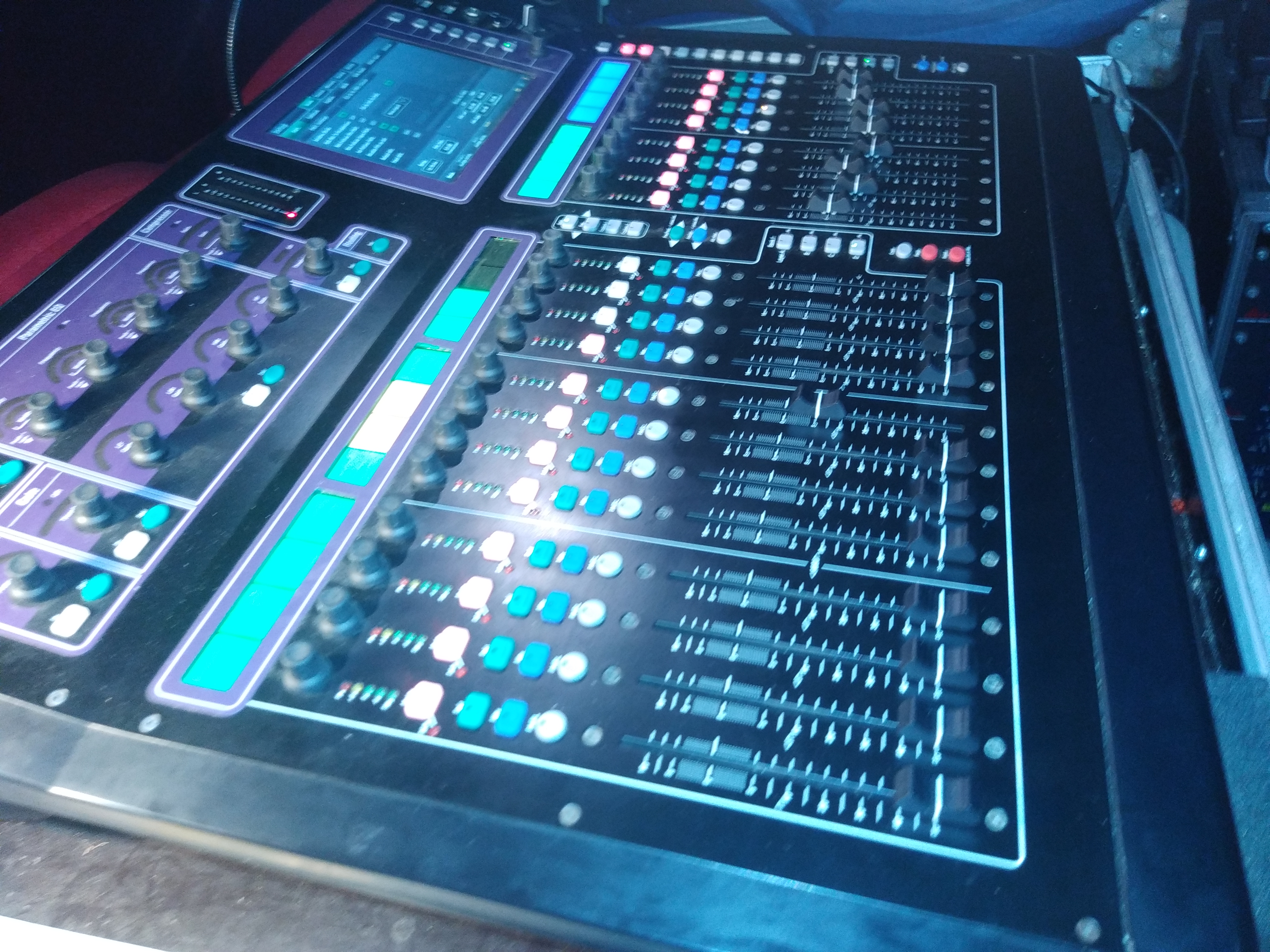 Allen & Heath -GLD-80 +Ar2412+Ar084+Carte Dante+Flightcase +RJ45 75 m