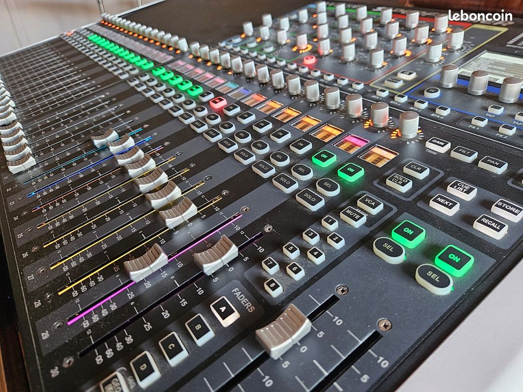 Soundcraft SI PERFORMER 3 + Flight case