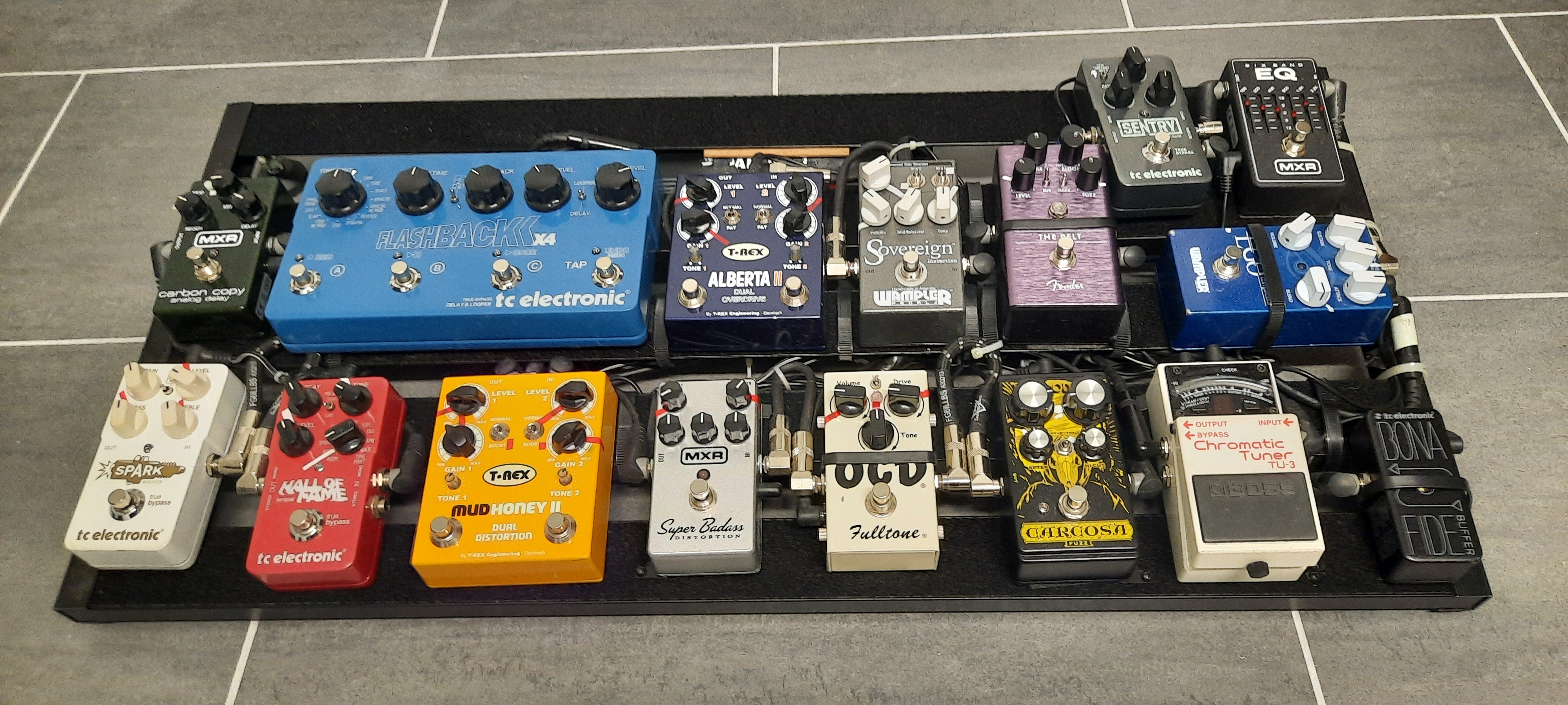 Pedalboard complet pour pro ou amateur confirmé (pas de vente au détail des pédales).