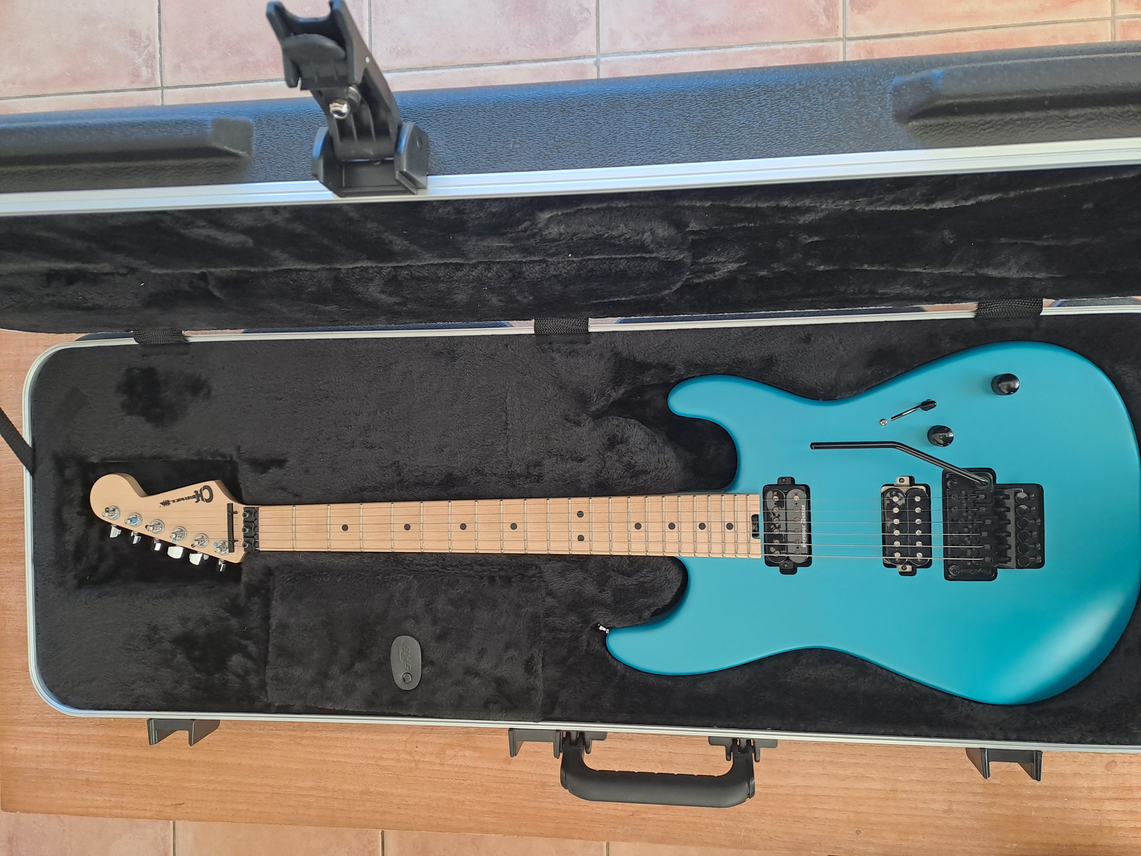 A vendre Charvel Pro Mod SD1 2H San Dimas en parfait état upgradée 