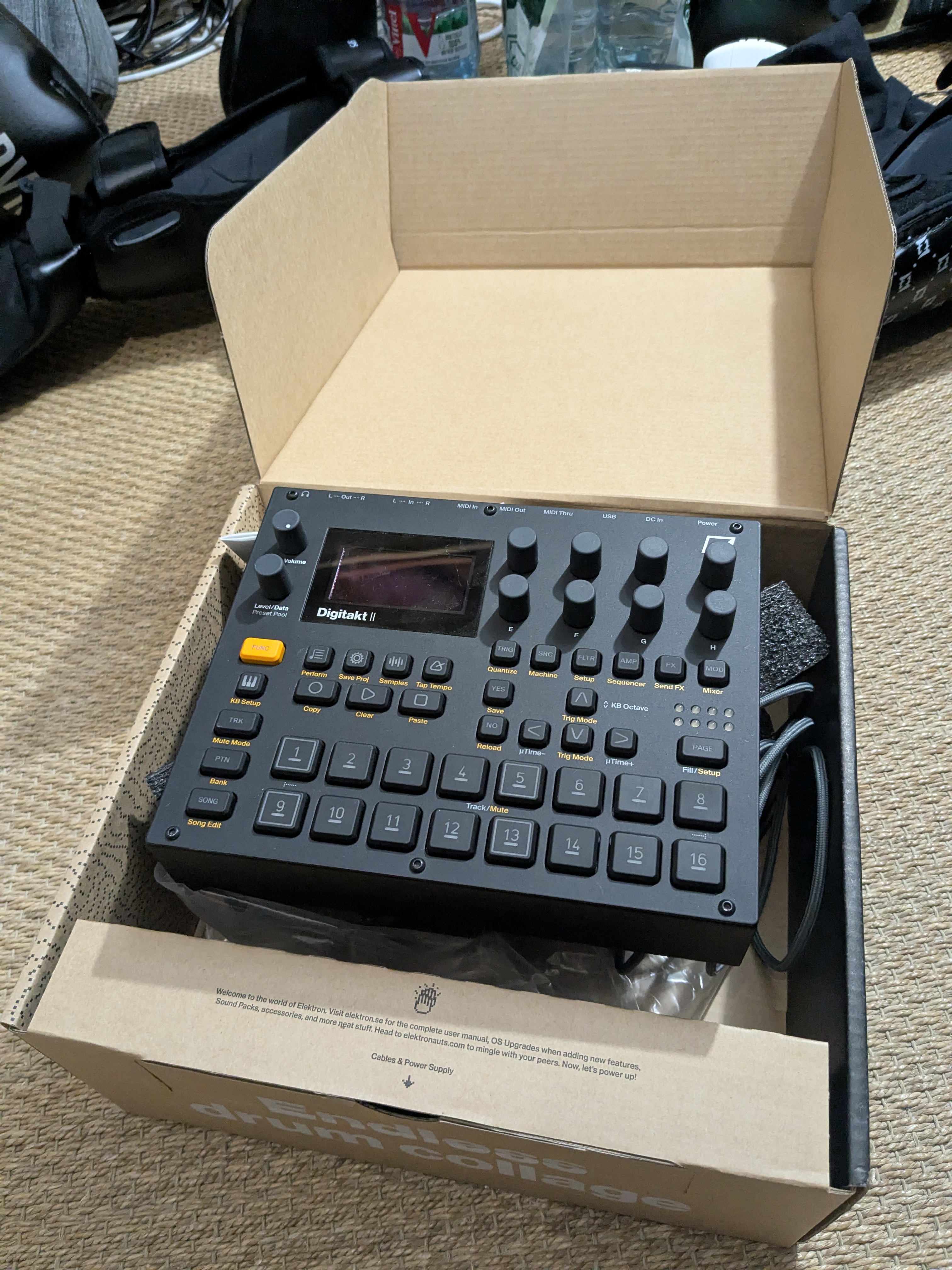 Vends Digitakt 2 dans sa boite