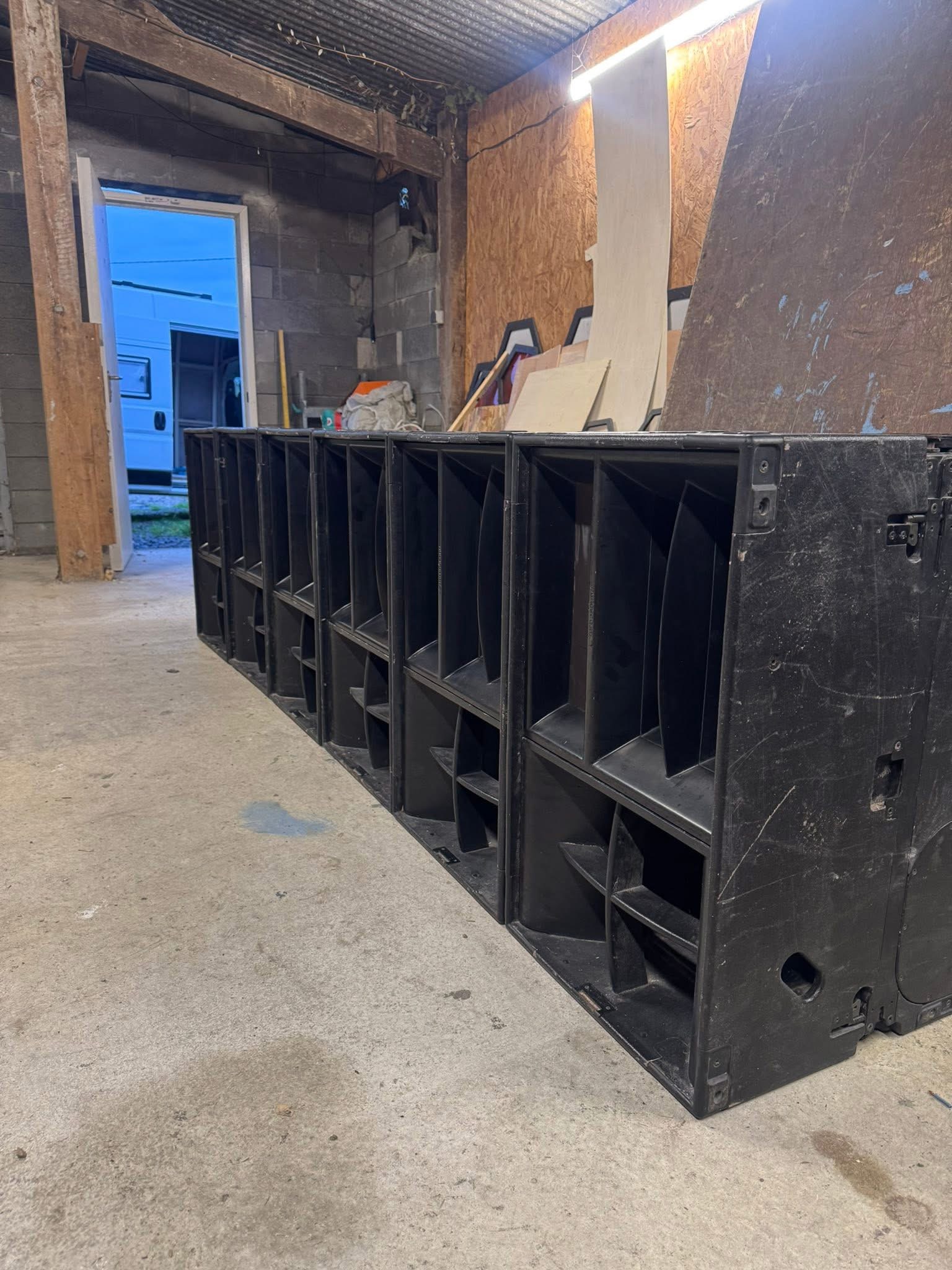 ENCEINTES TURBOSOUND TA890H x 6