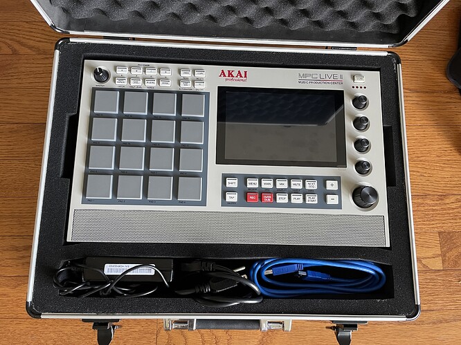 MPC Live 2 rétro édition + Flight Case 