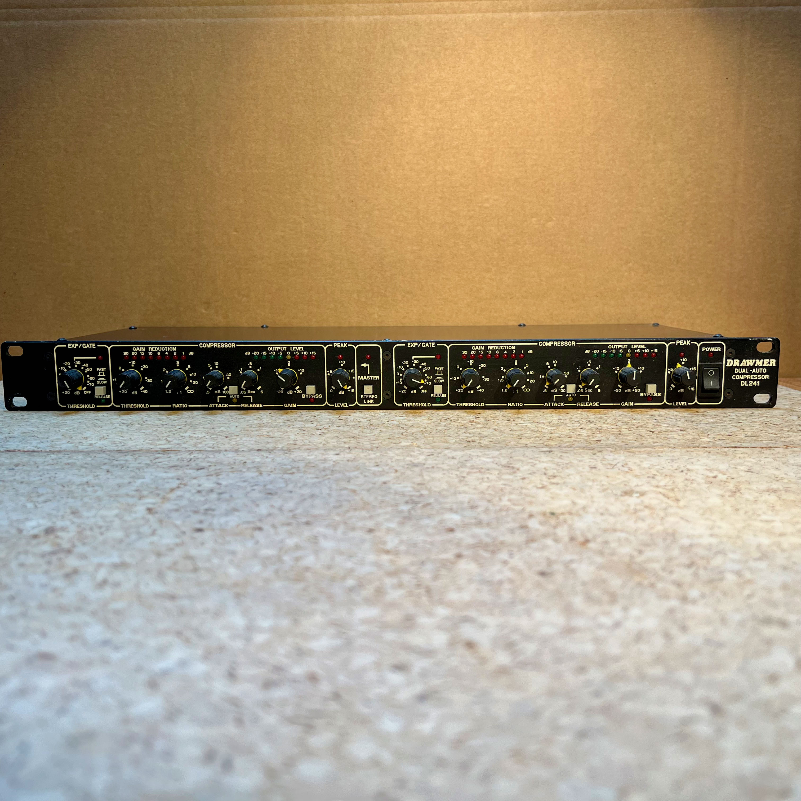 A vendre Drawmer DL 241. Plusieurs unités disponibles, en XLR ou en Jack 