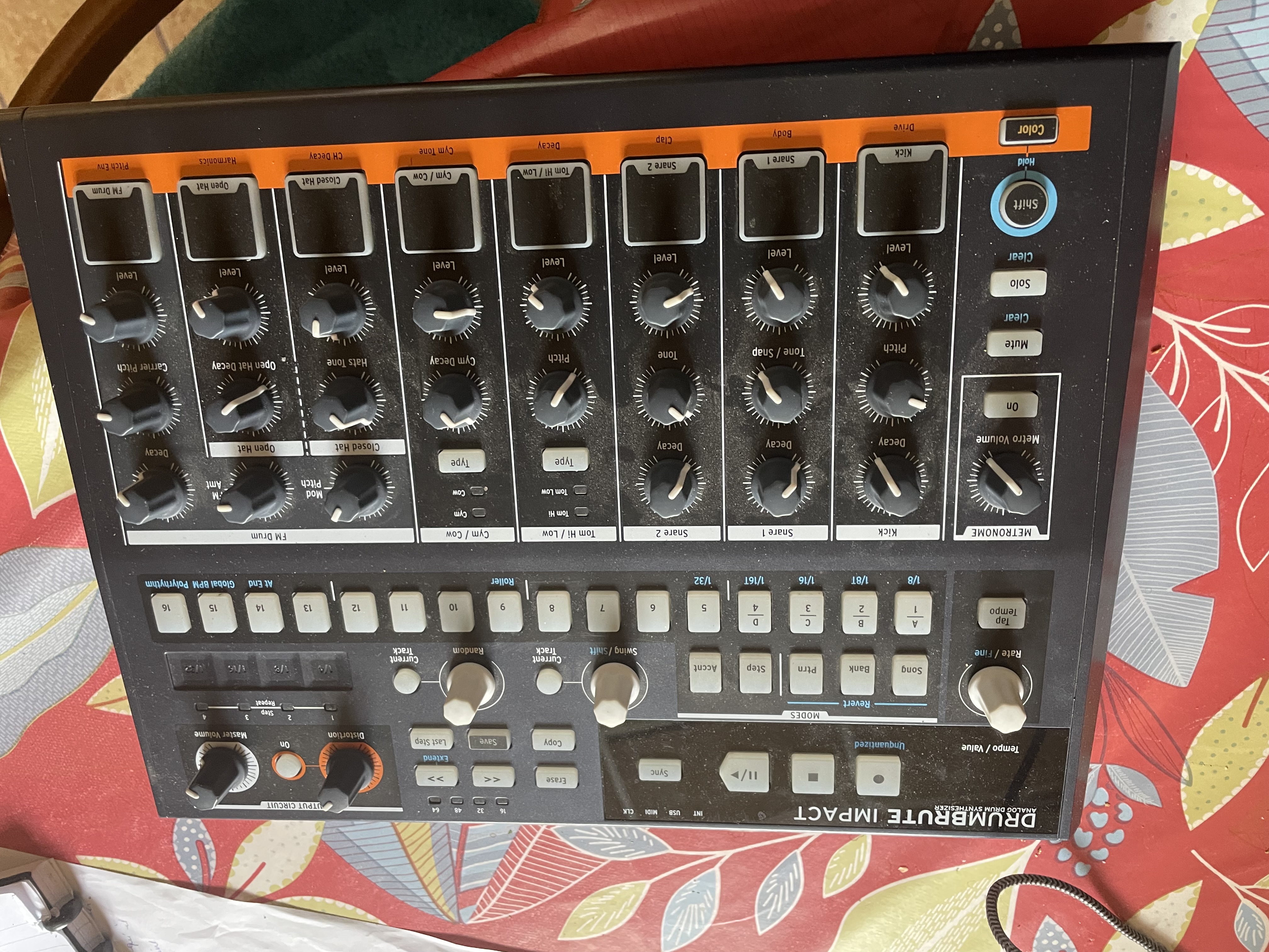 Arturia drumbrute impakt.  Analog drum machine