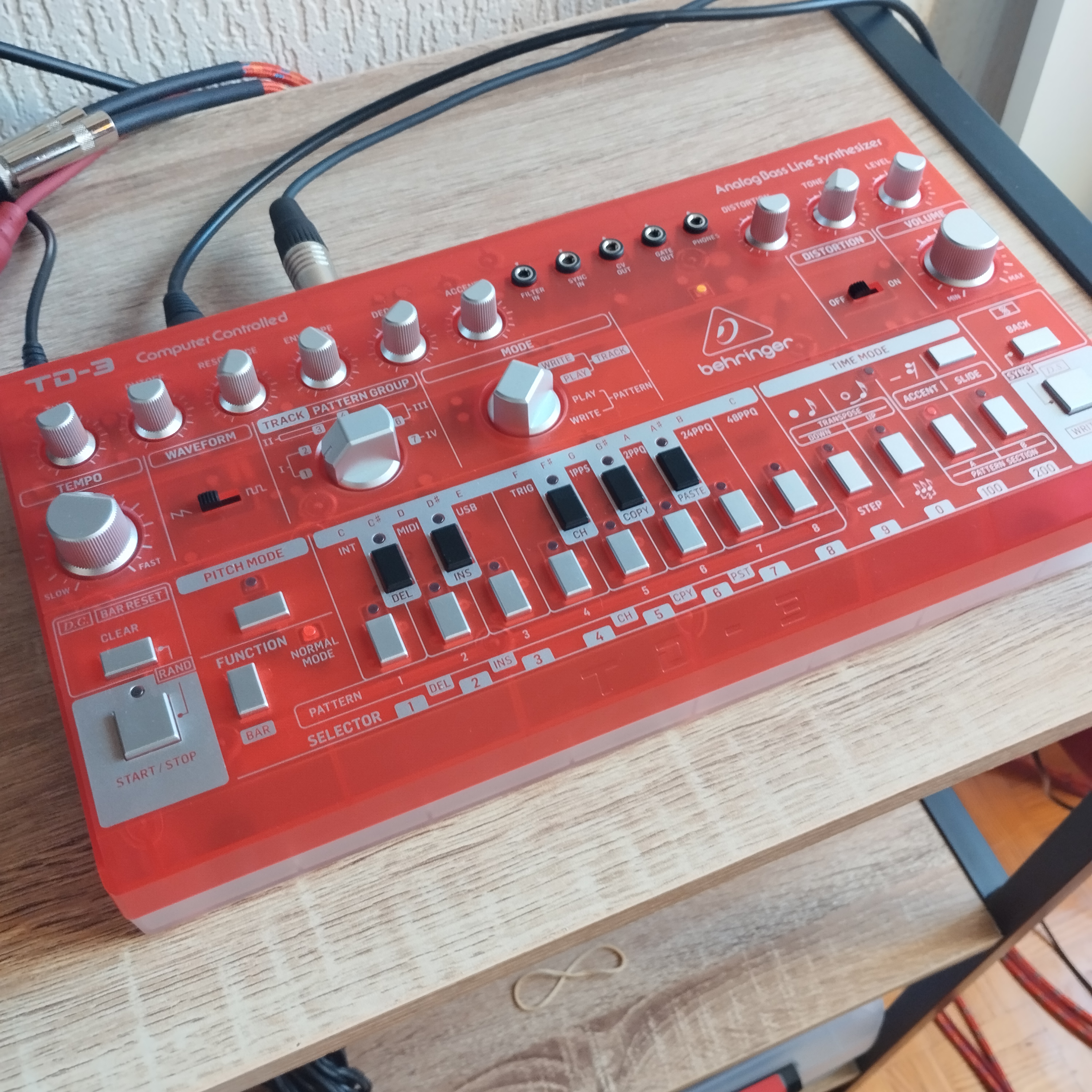 Vends Behringer TD 3 Red