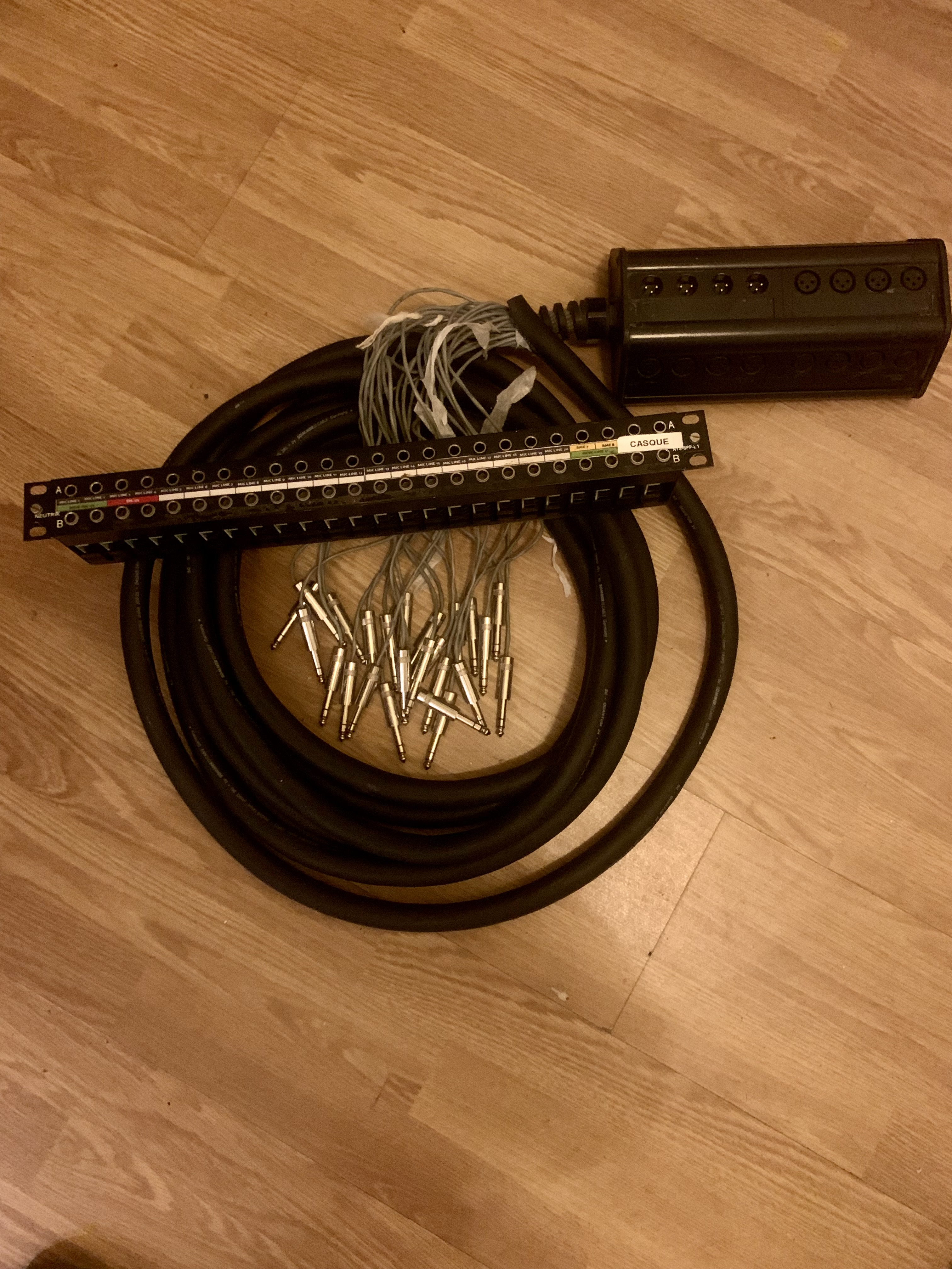 Vends boîtier studio xlr/jack 16in/4 out+Patch studio 