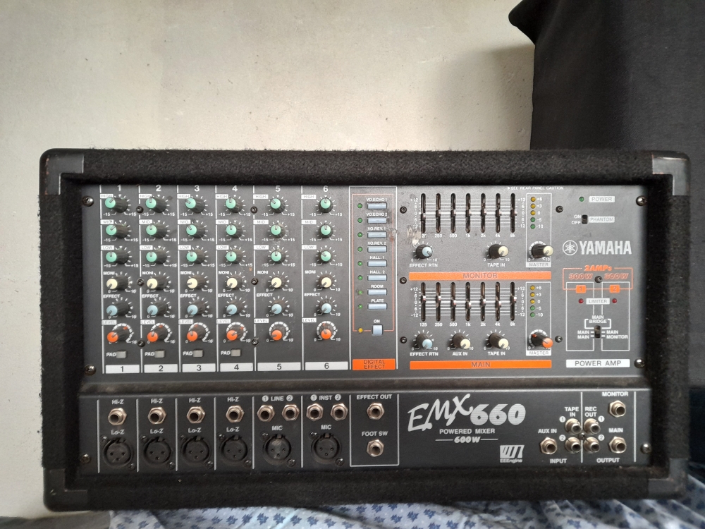 Console ampli/ table de mixage EMX660