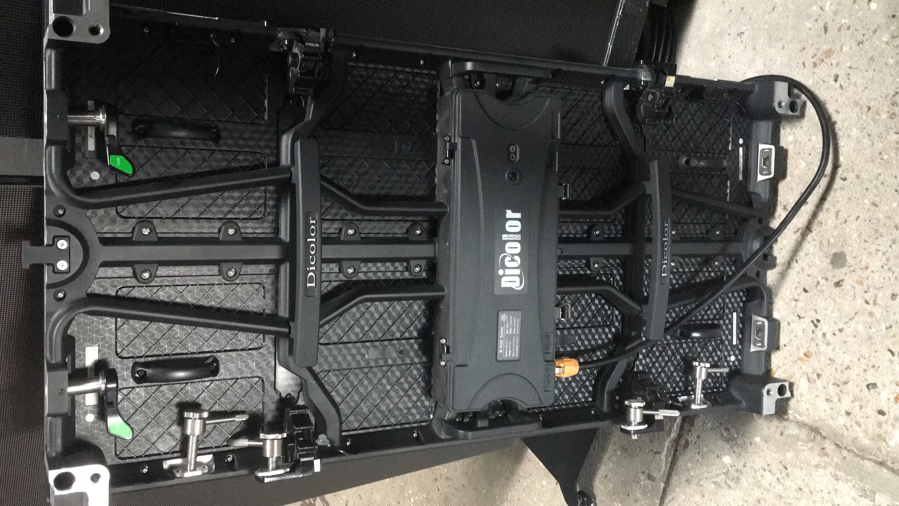 Mur Led - DICOLOR - M plus Curve / 4.8 outdoor