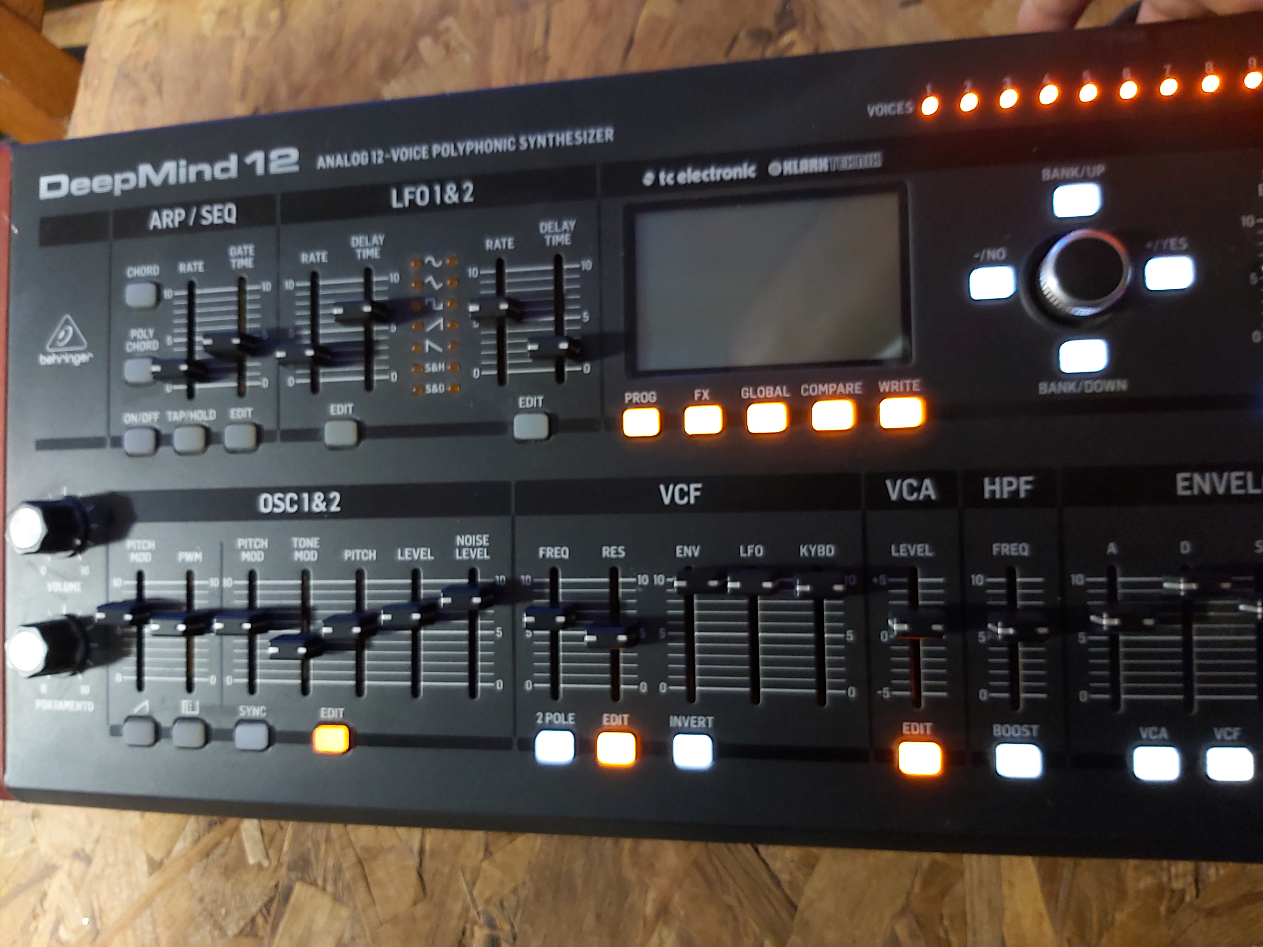 Behringer DeepMind 12D