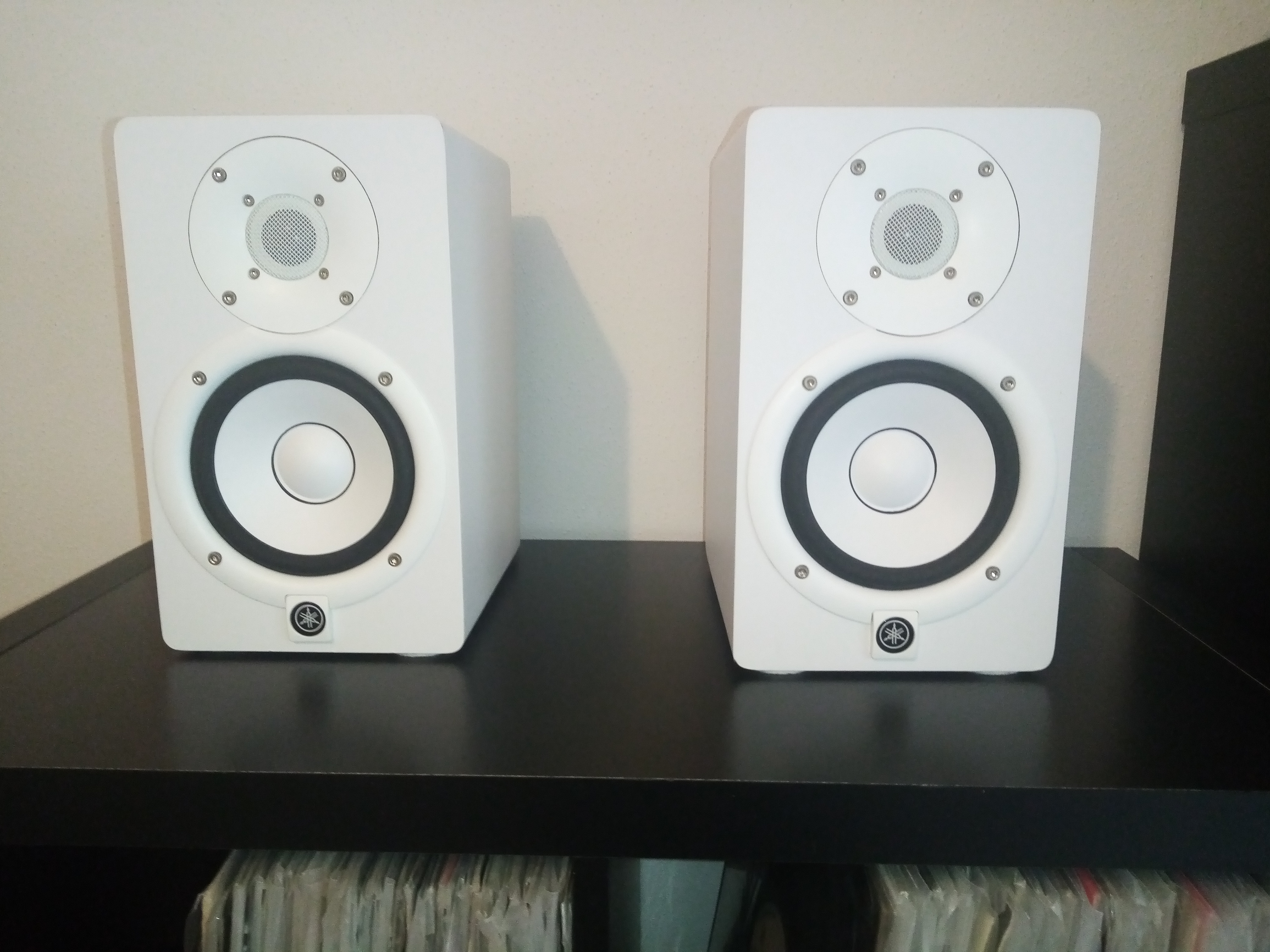 Vends paire d'enceintes de monitoring YAMAHA HS5 blanches