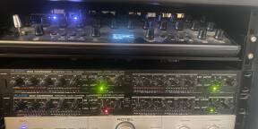 Vends Alesis 3630 avec alimentation