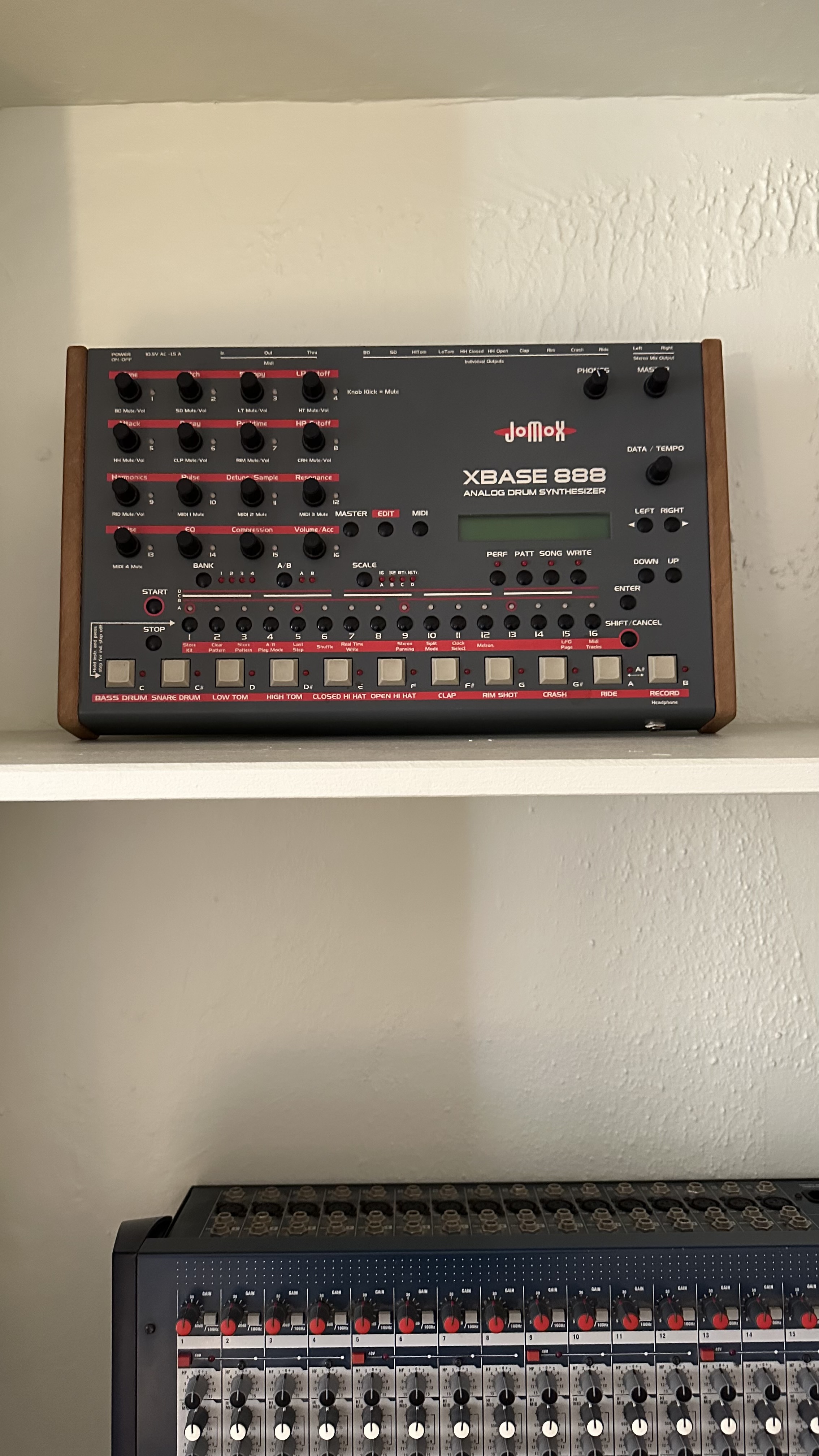 Vends Jomox XBASE 888 très bon état avec alim