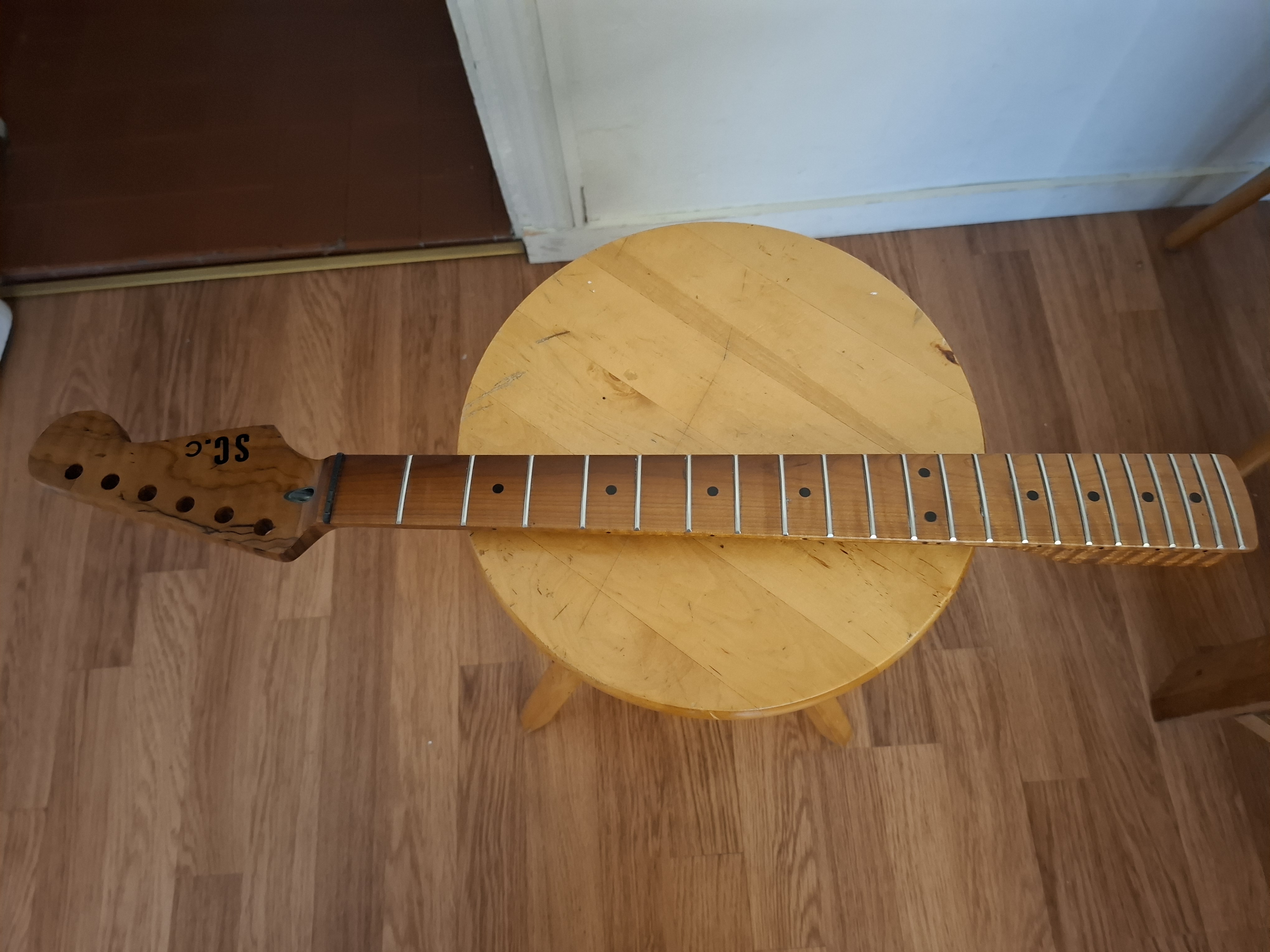 Vends Manche Stratocaster  érable flammé roti 