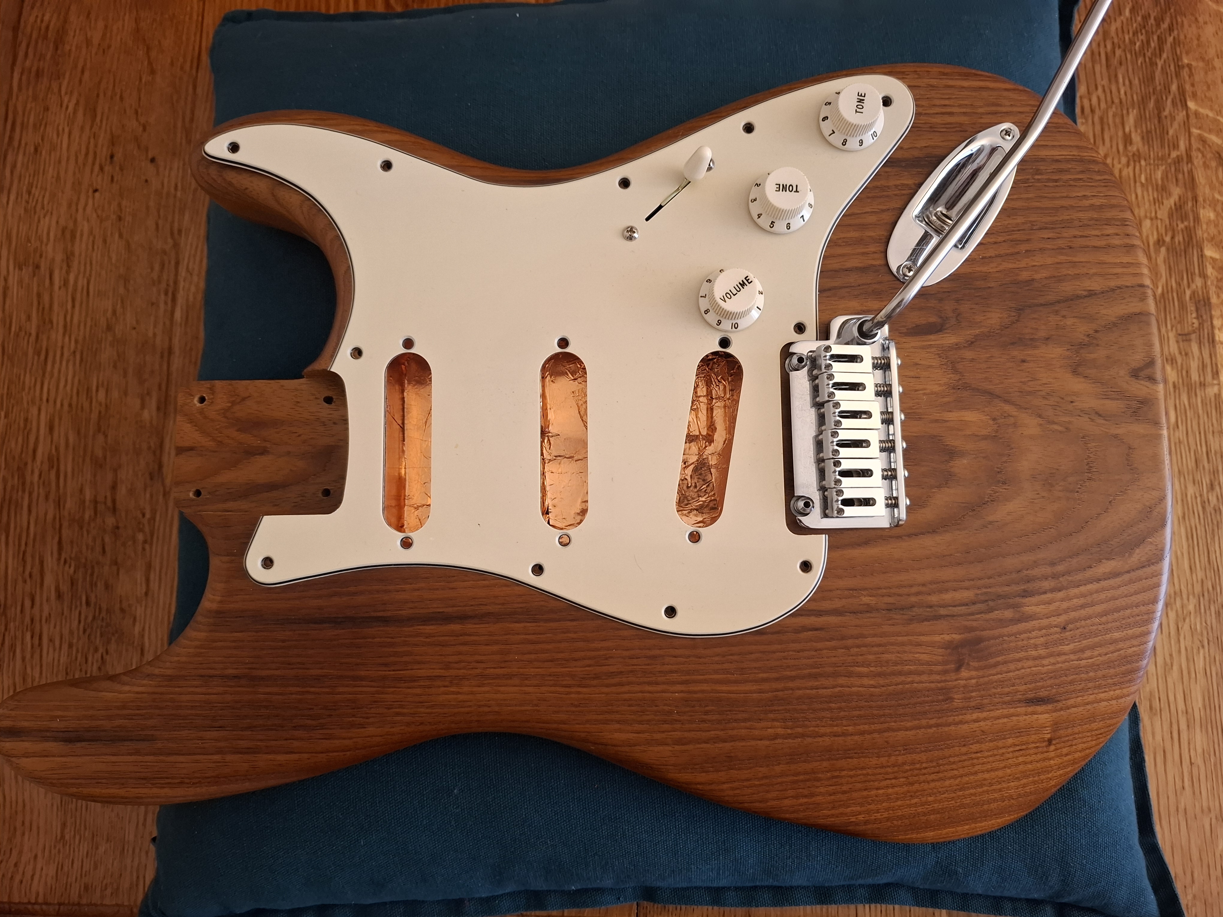 Vends corps de StratocasterSwamp Ash roasted