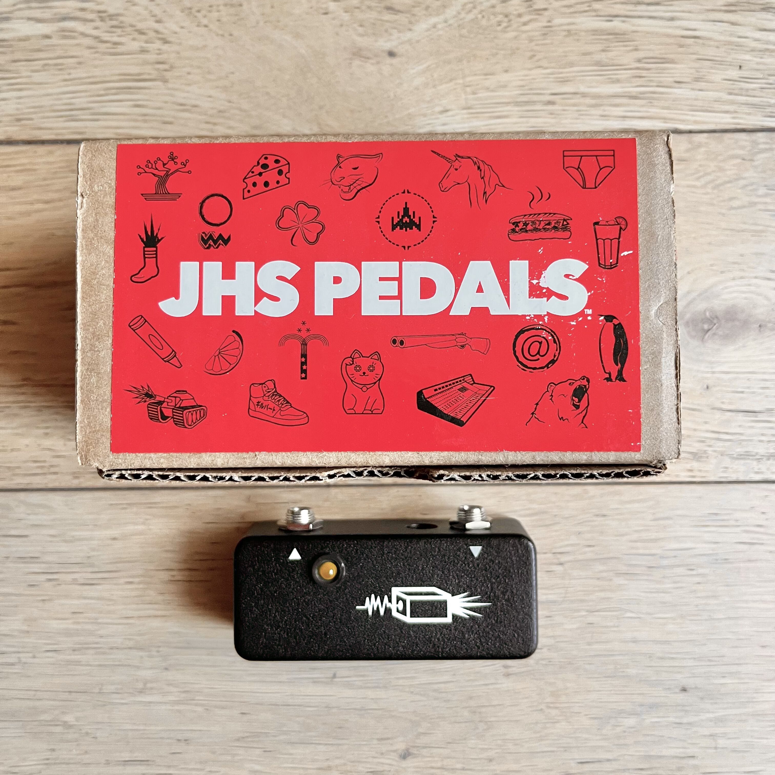 JHS Little Black Buffer - Parfait état, avec boite et goodies