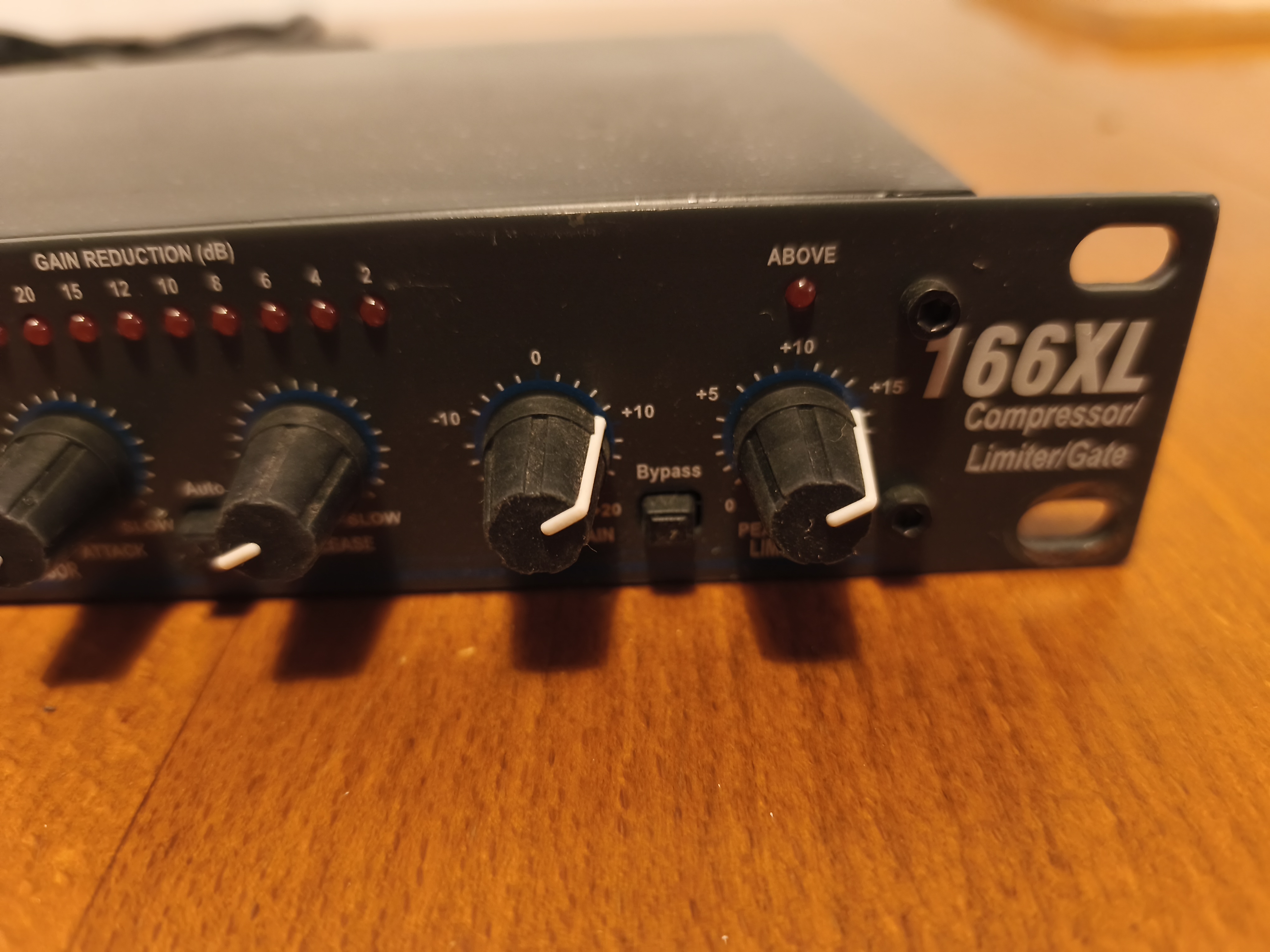 Vends Compresseur/Limiteur/Gate stéréo DBX 166XL - Etat neuf