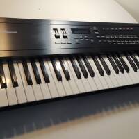 Roland D-10 clavier maitre MIDI et synthé