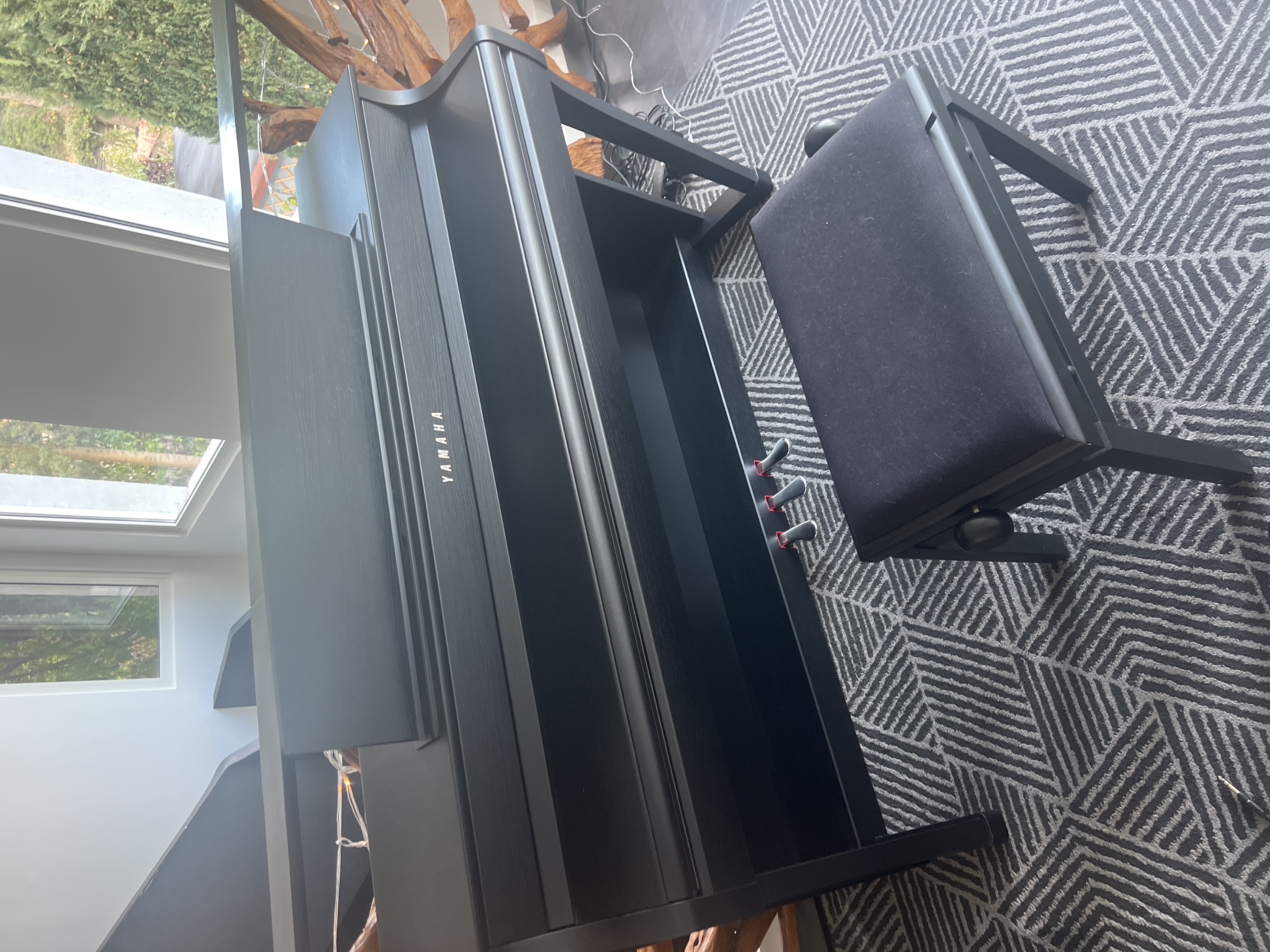 Vend pianos Yamaha état neuf noyer noir garantie 5 ans 