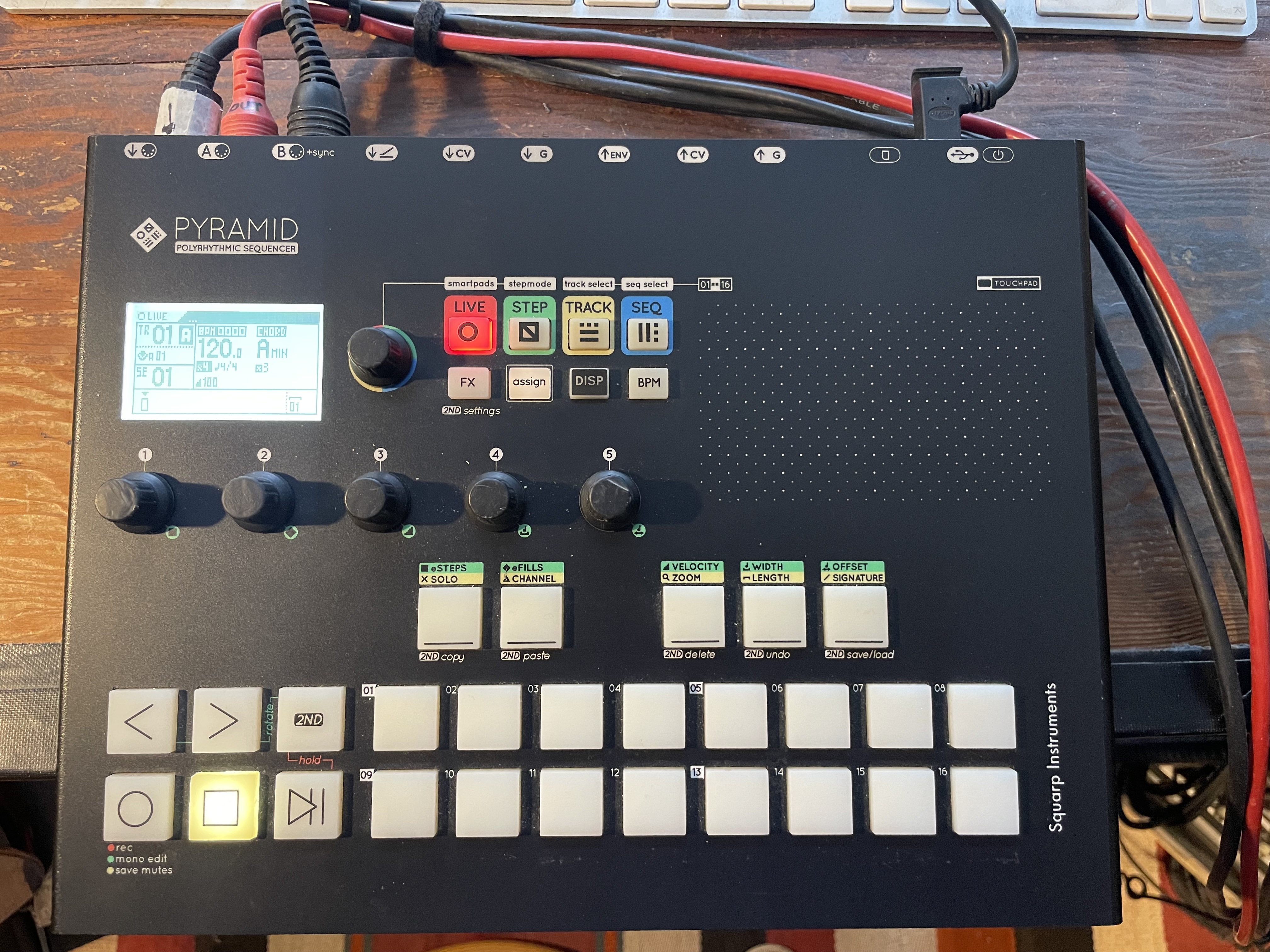 Vends Squarp Pyramid + decksaver