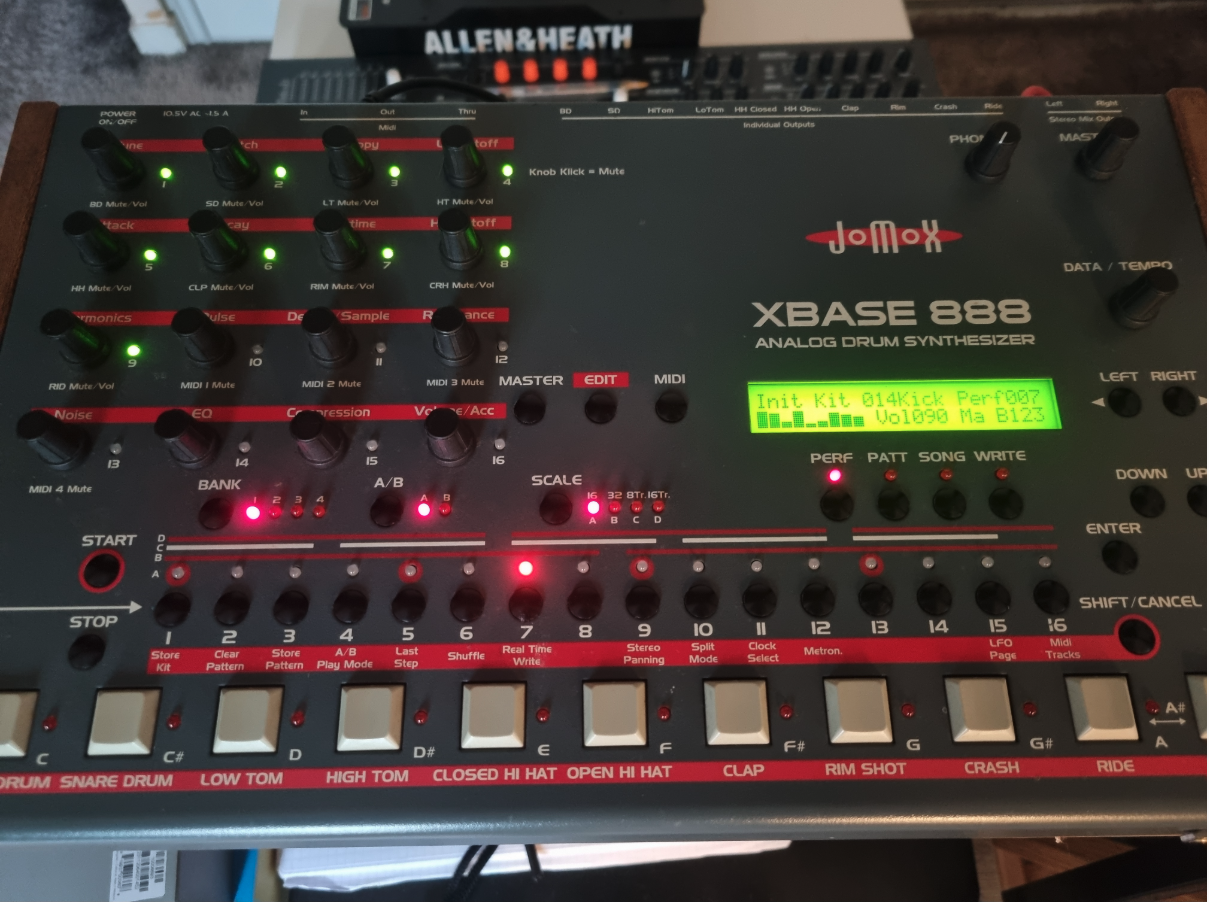 Vends JOMOX XBASE 888