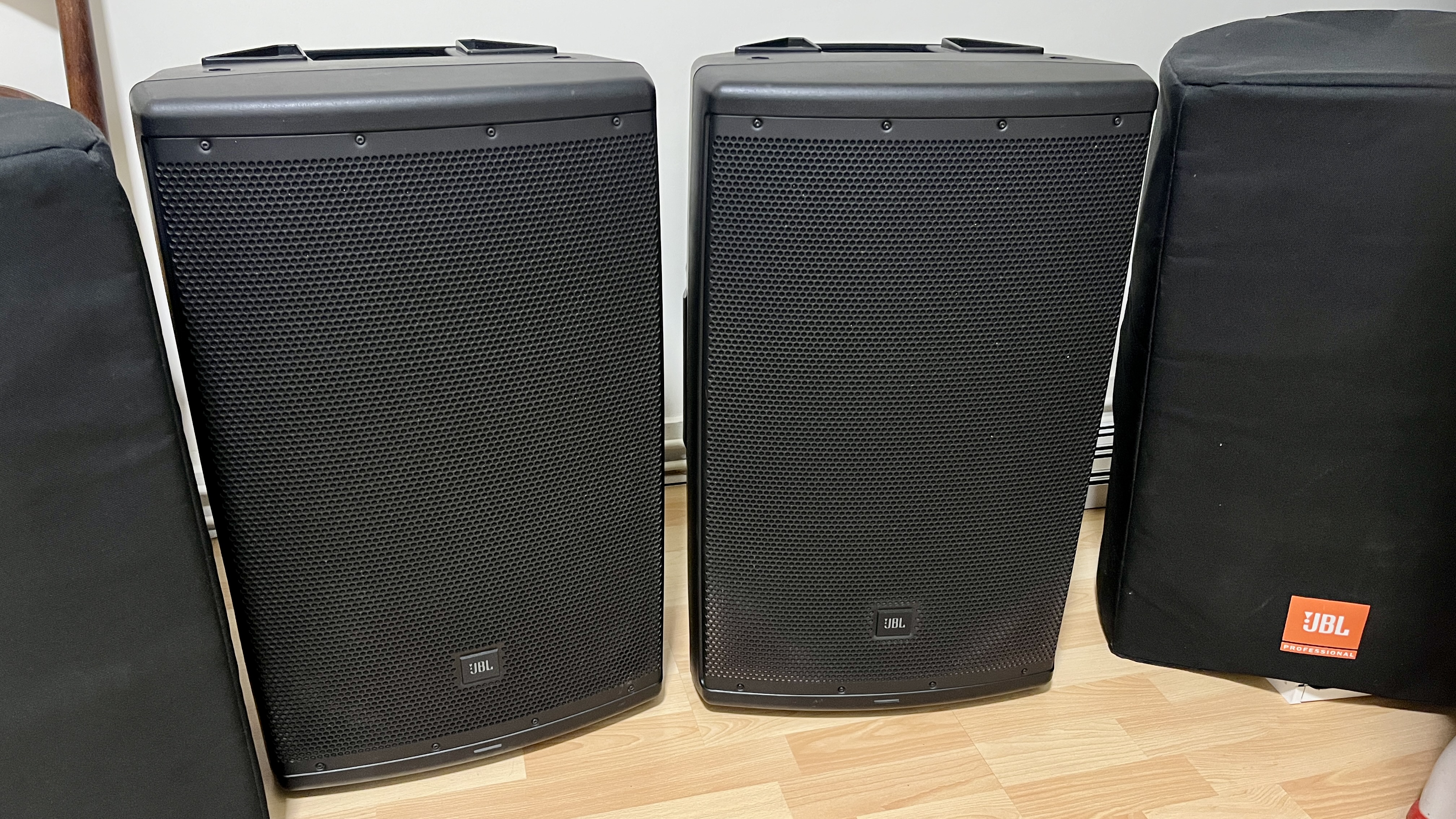 2 Enceintes JBL EON615 + Housse 