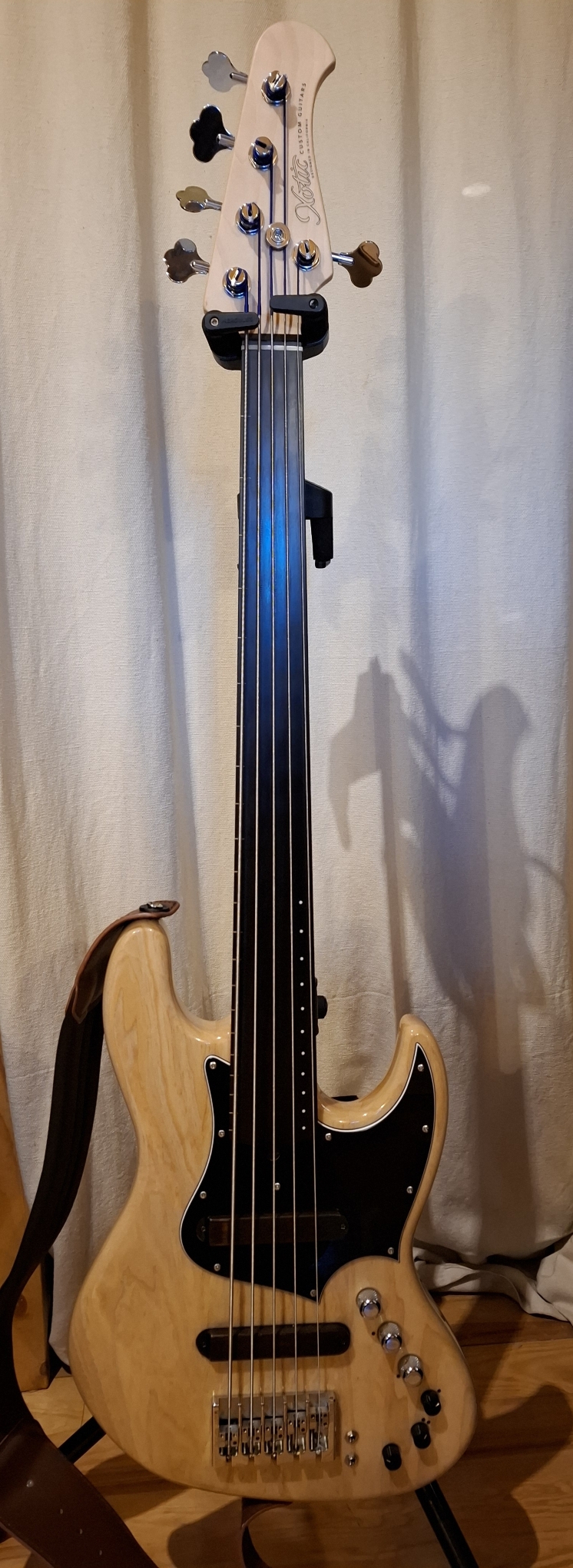 XOTIC XJ1T5 FRETLESS