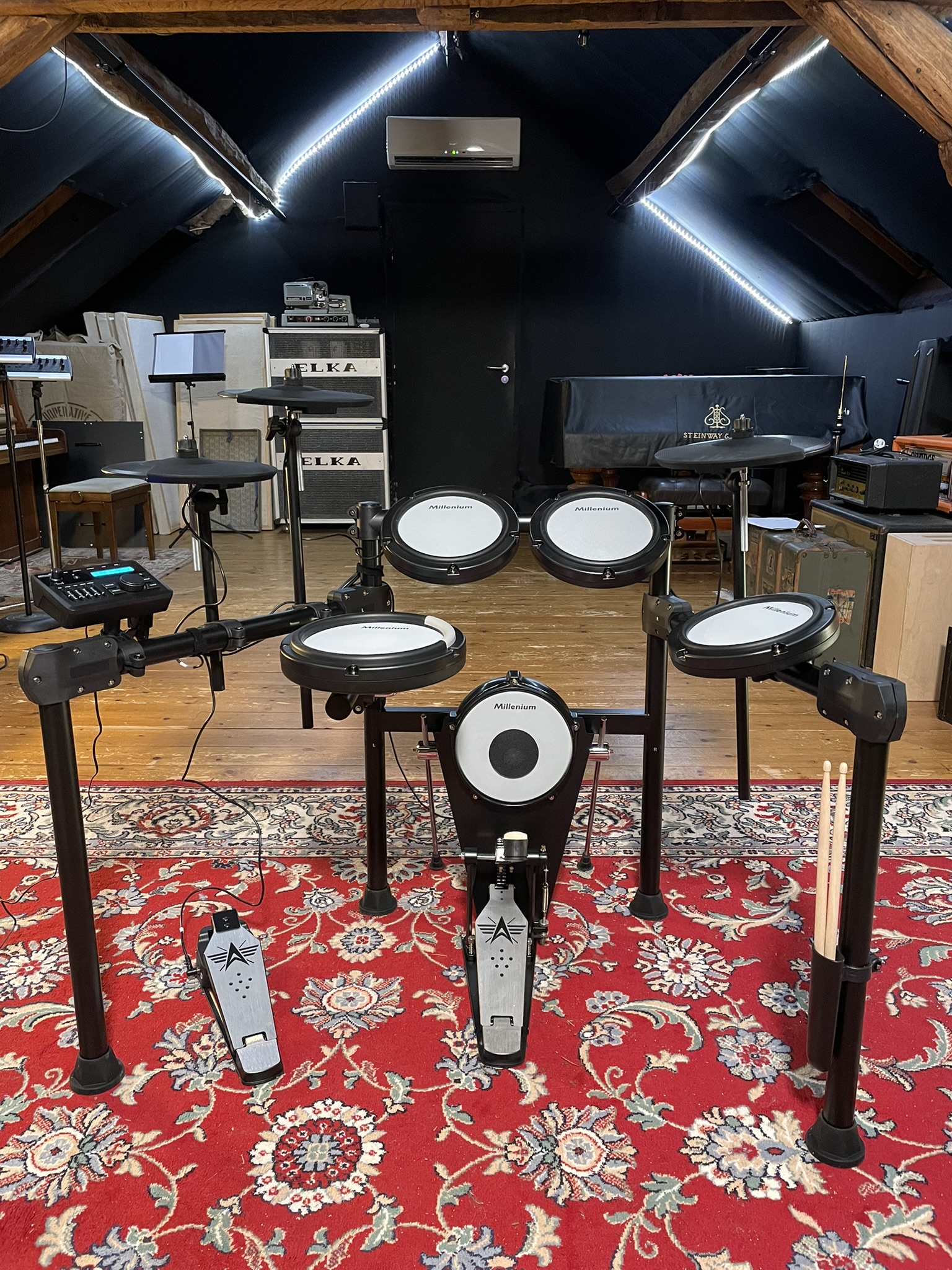 BBDCD7F9-BFDC-4687-AF49-D32C37FFEB0B 1 102 o