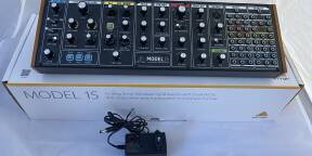 Vends Behringer Model 15 comme neuf