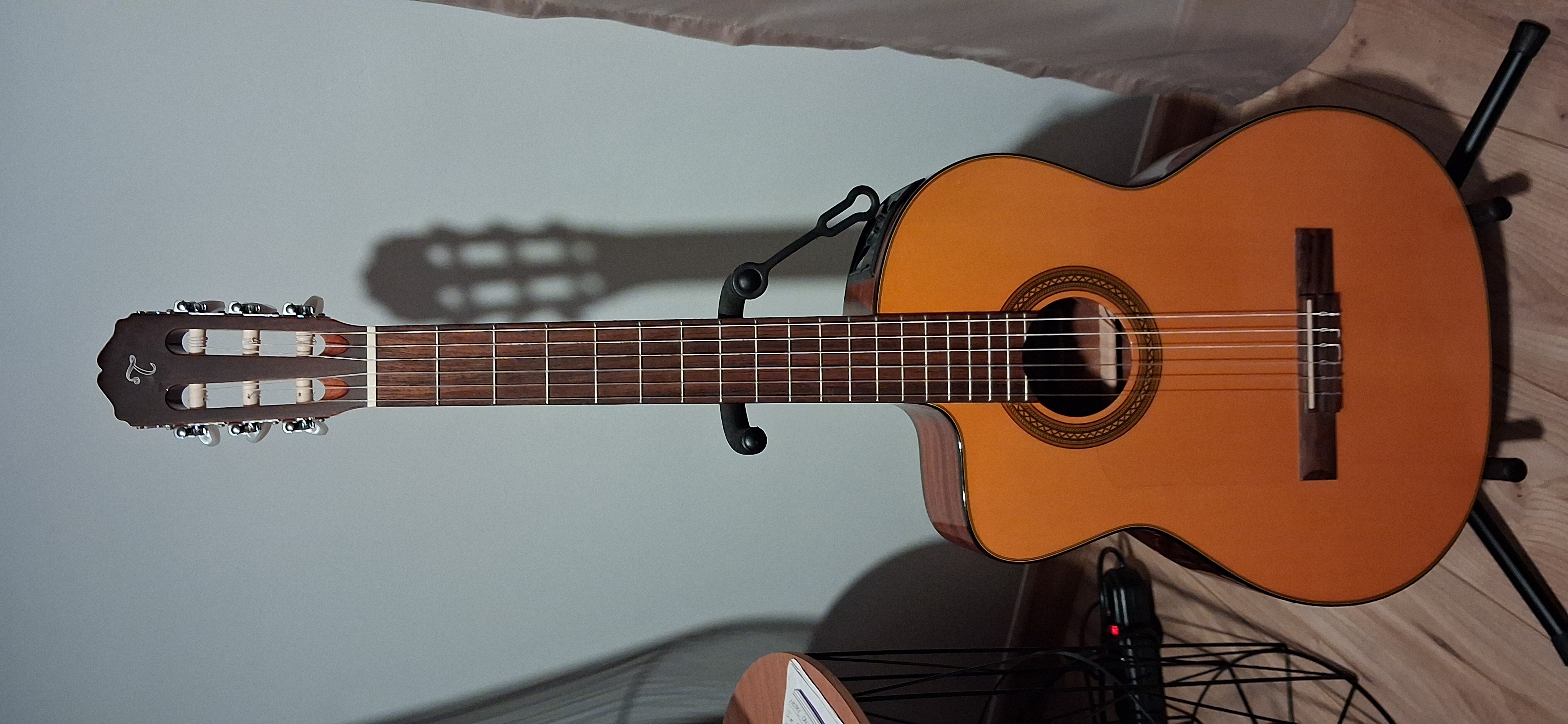 Takamine électro-acoustique gaucher GC1 CE