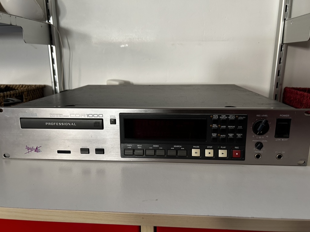 Graveur cd audio pro studio Yamaha cdr-1000 apoge