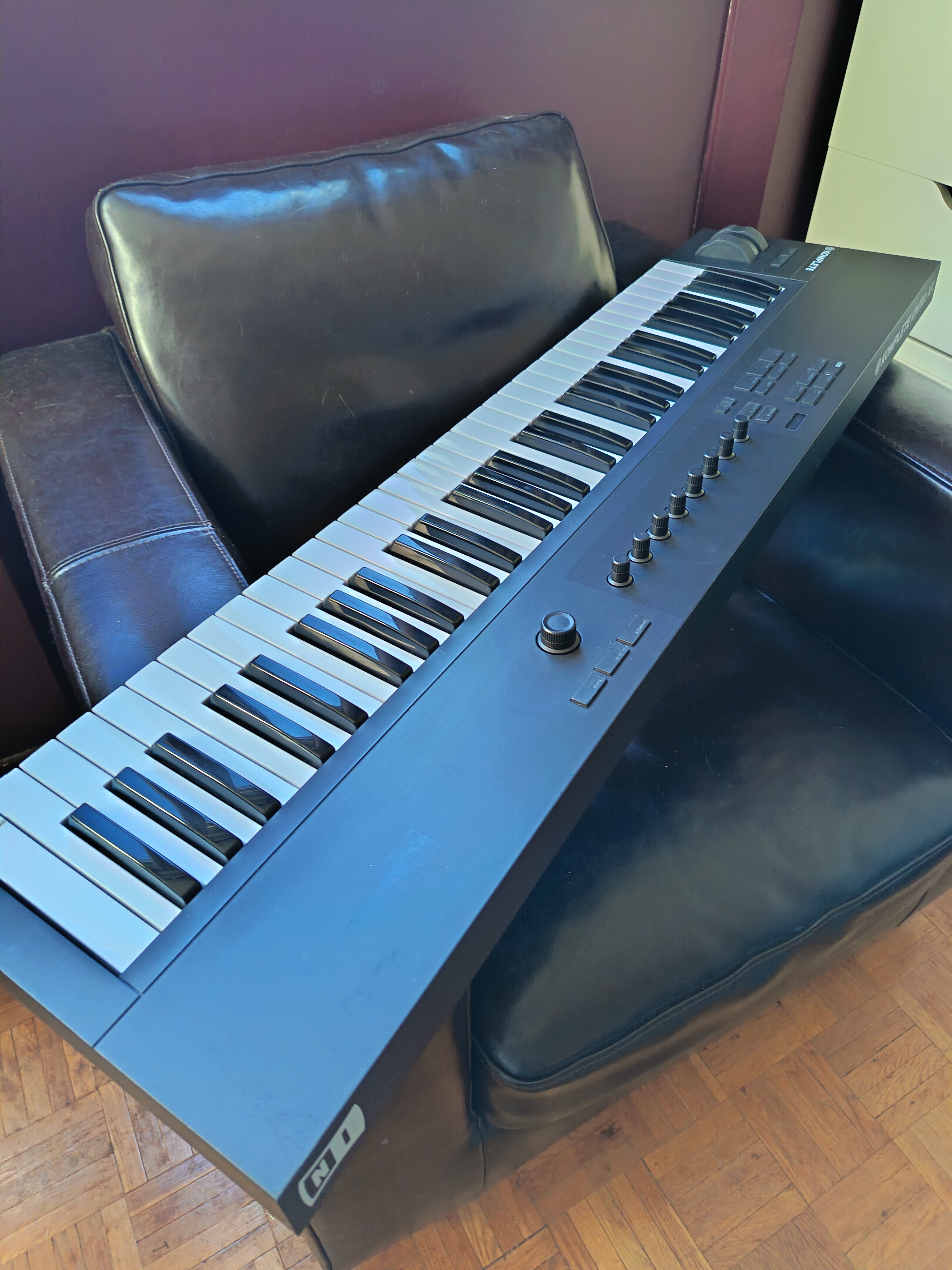 Clavier midi USB Komplete kontrol A61 + logiciels gratuits.