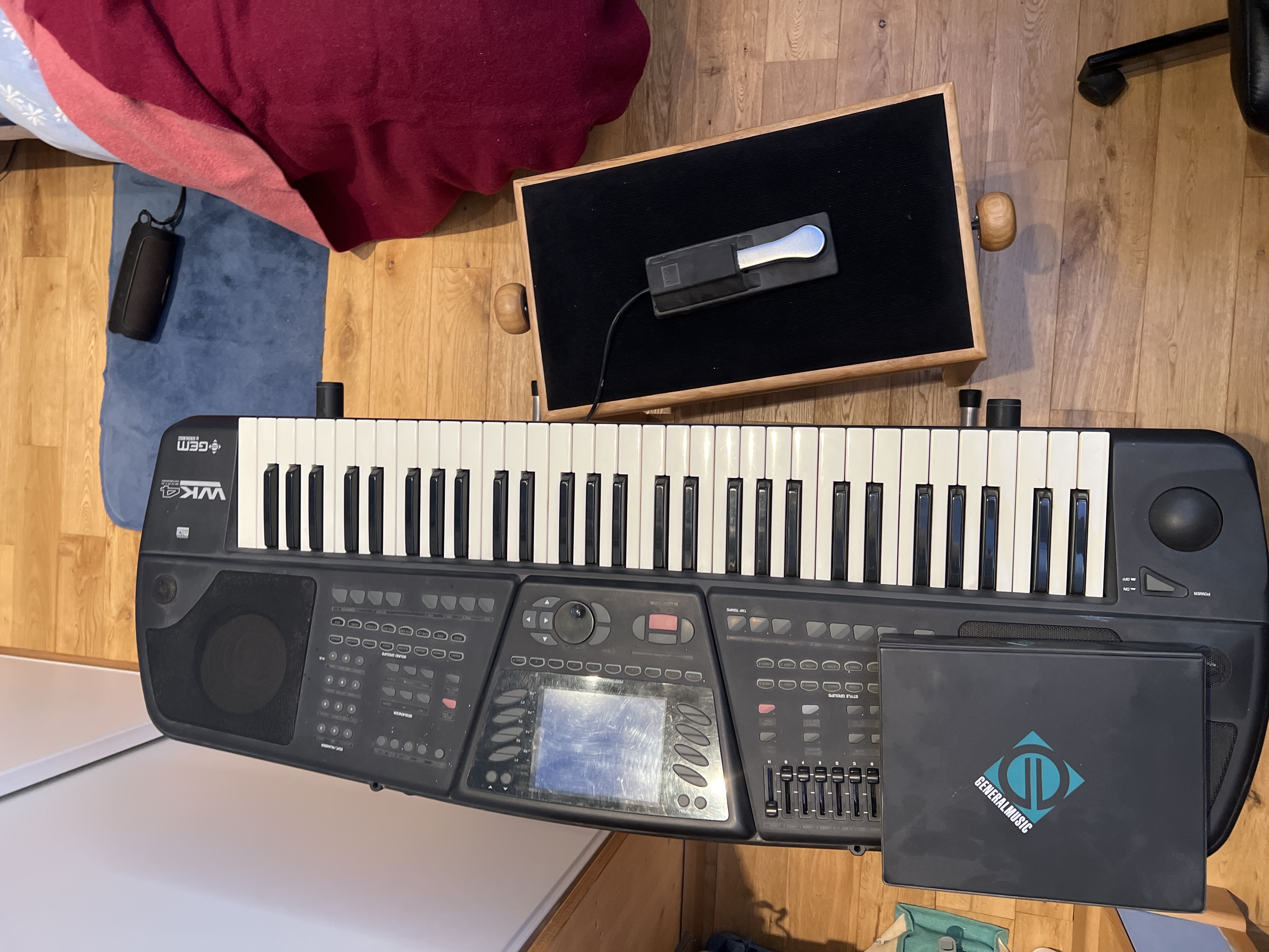 Synthétiseur général music wk 4 