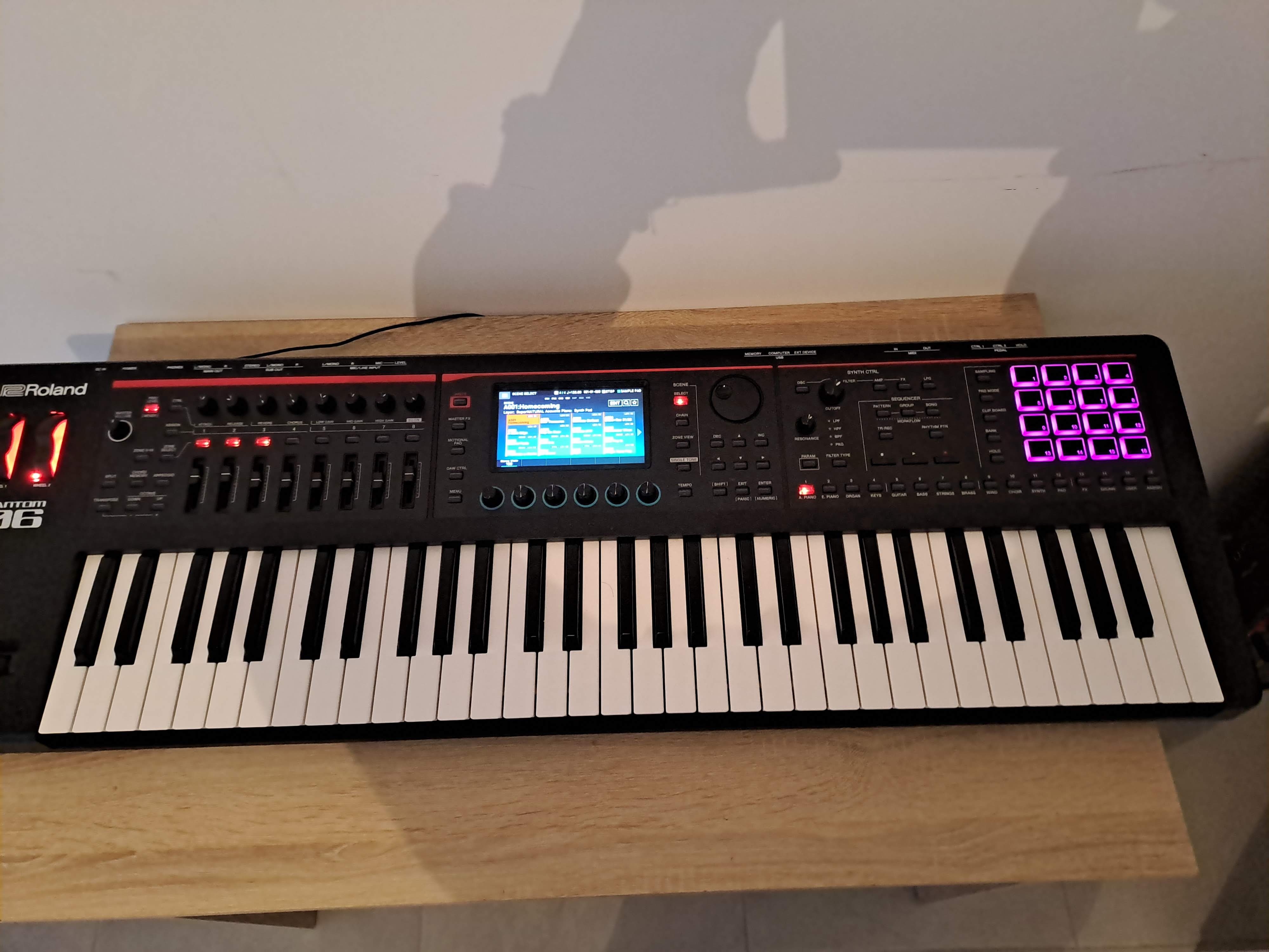 Vends Synthé Roland Fantom 06