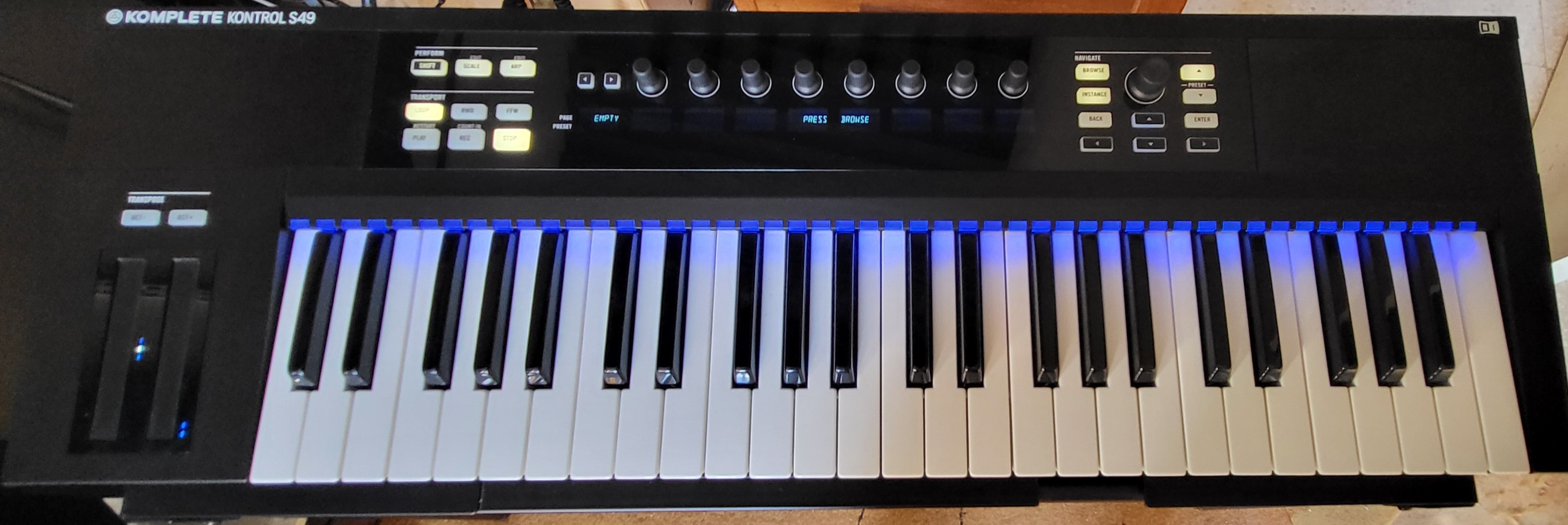  Komplete Kontrol S49 MK1 + Maschine Studio (avec decksaver)  – Excellent état – 250 €