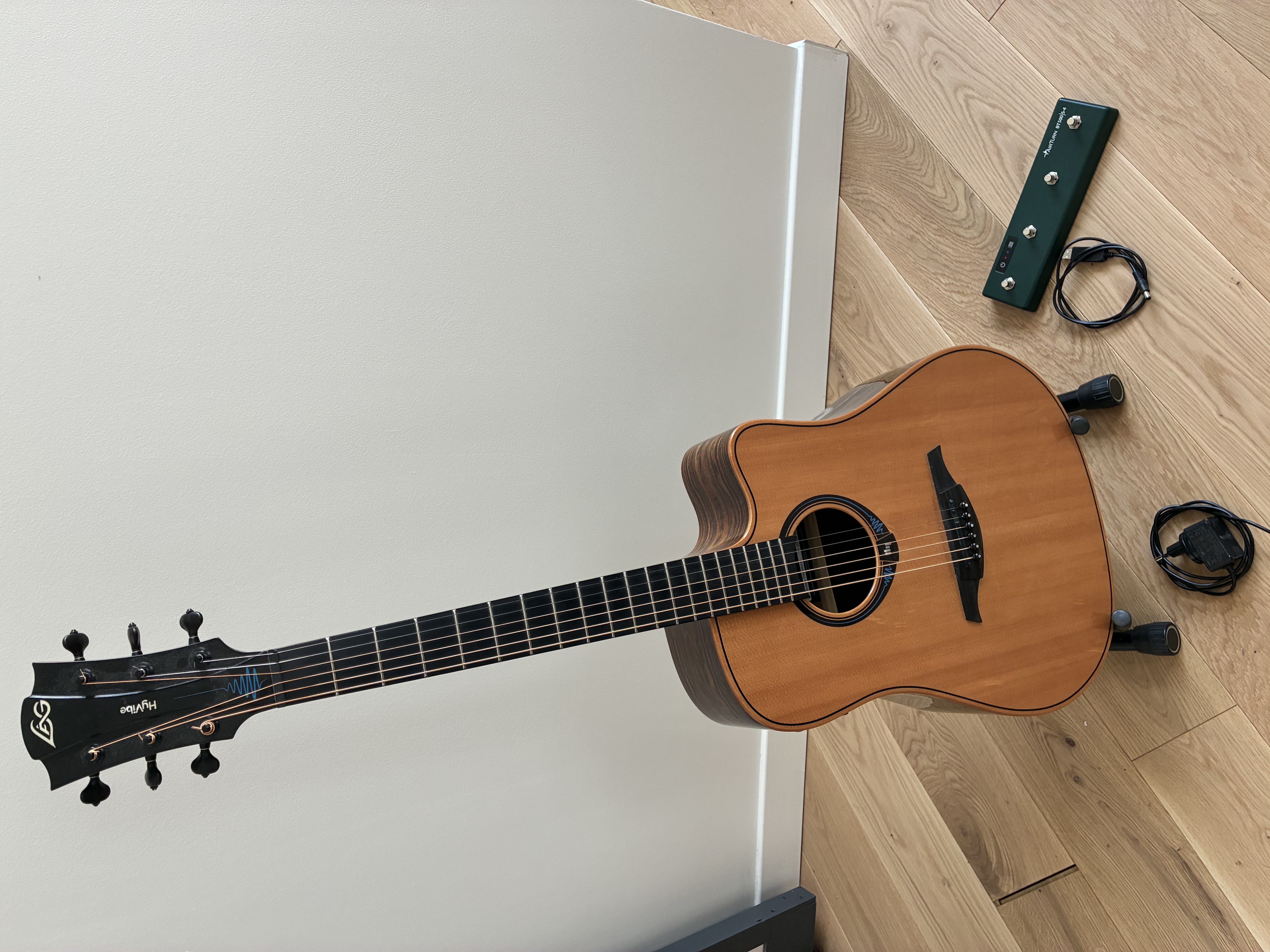 Echange LAG Tramontane THV30DCE Hyvibe contre guitare 12 cordes