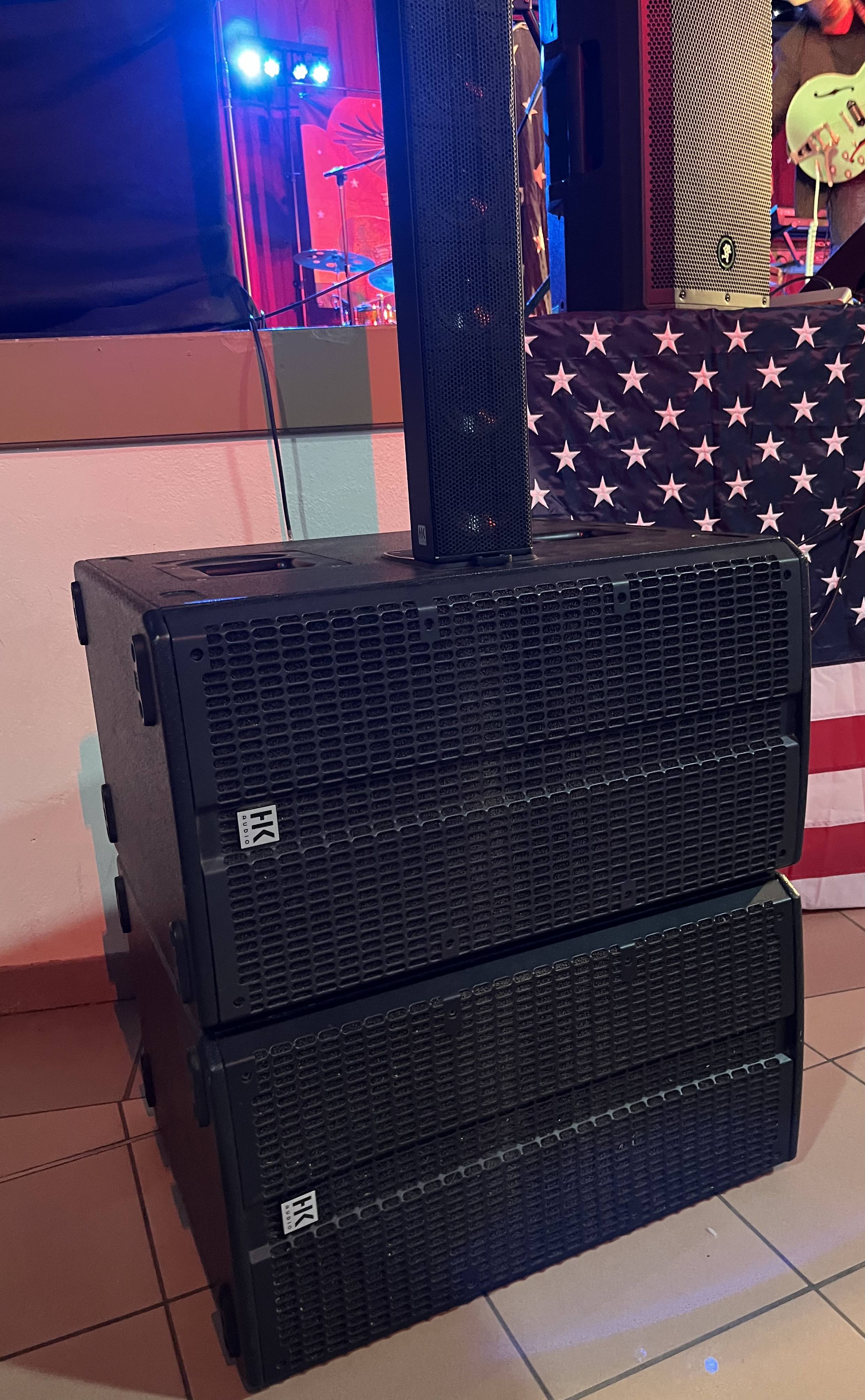 Systeme de diffusion complet HK Audio Elements Big Base avec housses et flights case