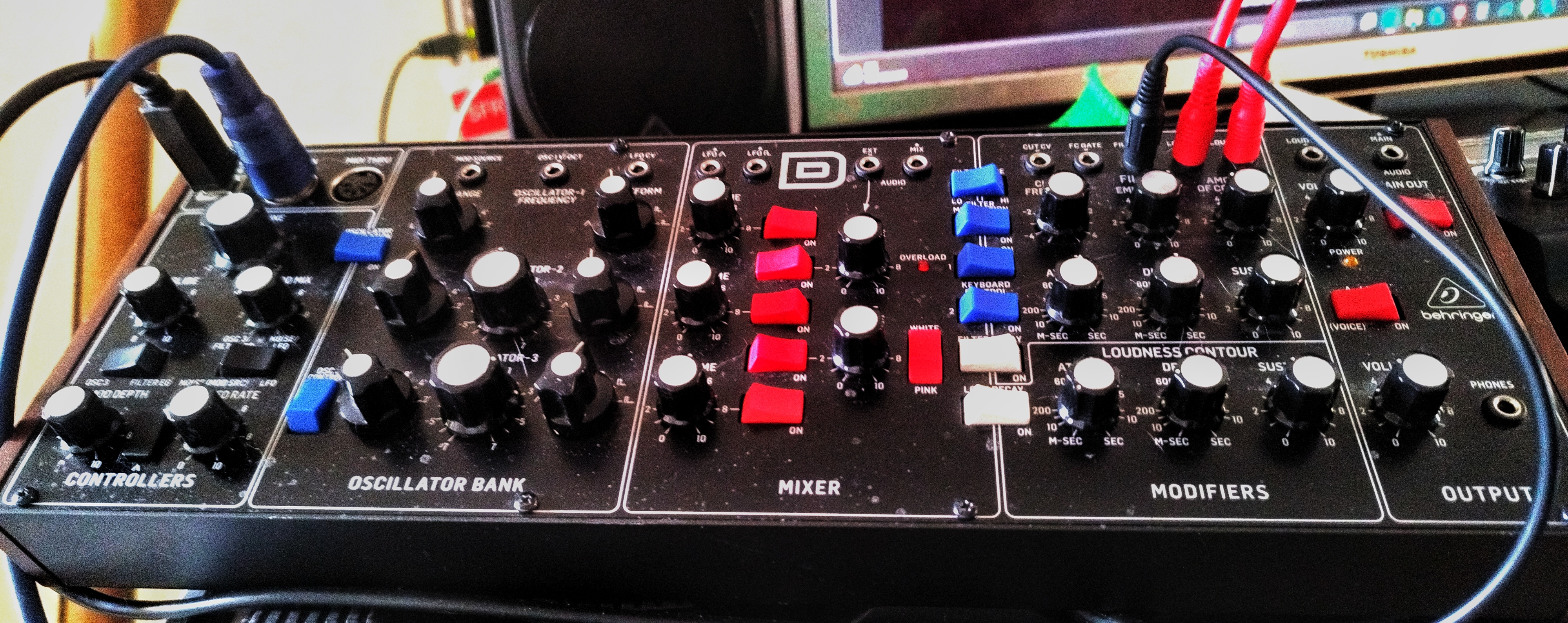 Behringer Model D – Fonctionnel, mais loudness contour HS