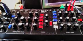 Behringer Model D – Fonctionnel, mais loudness contour HS